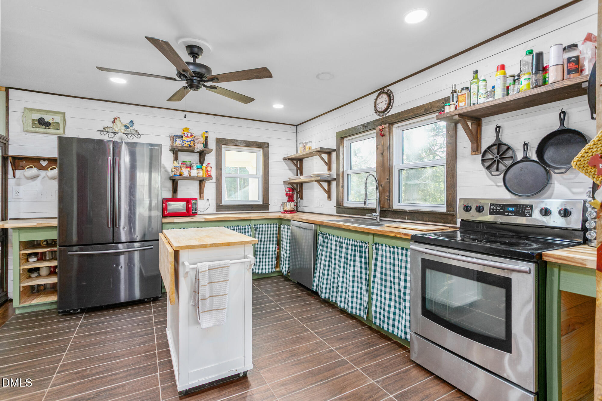 main property photo 10