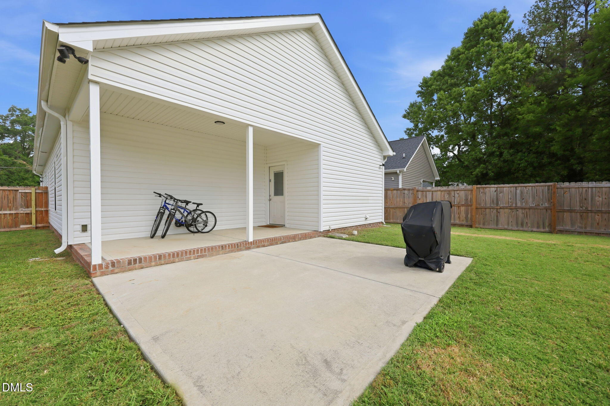main property photo 24