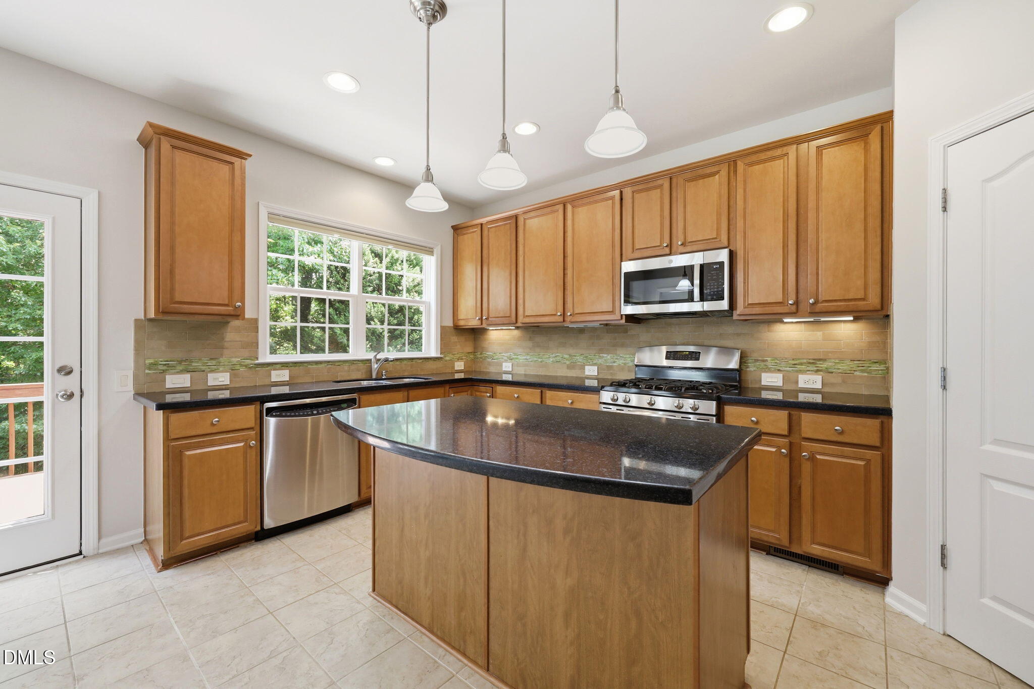 main property photo 19