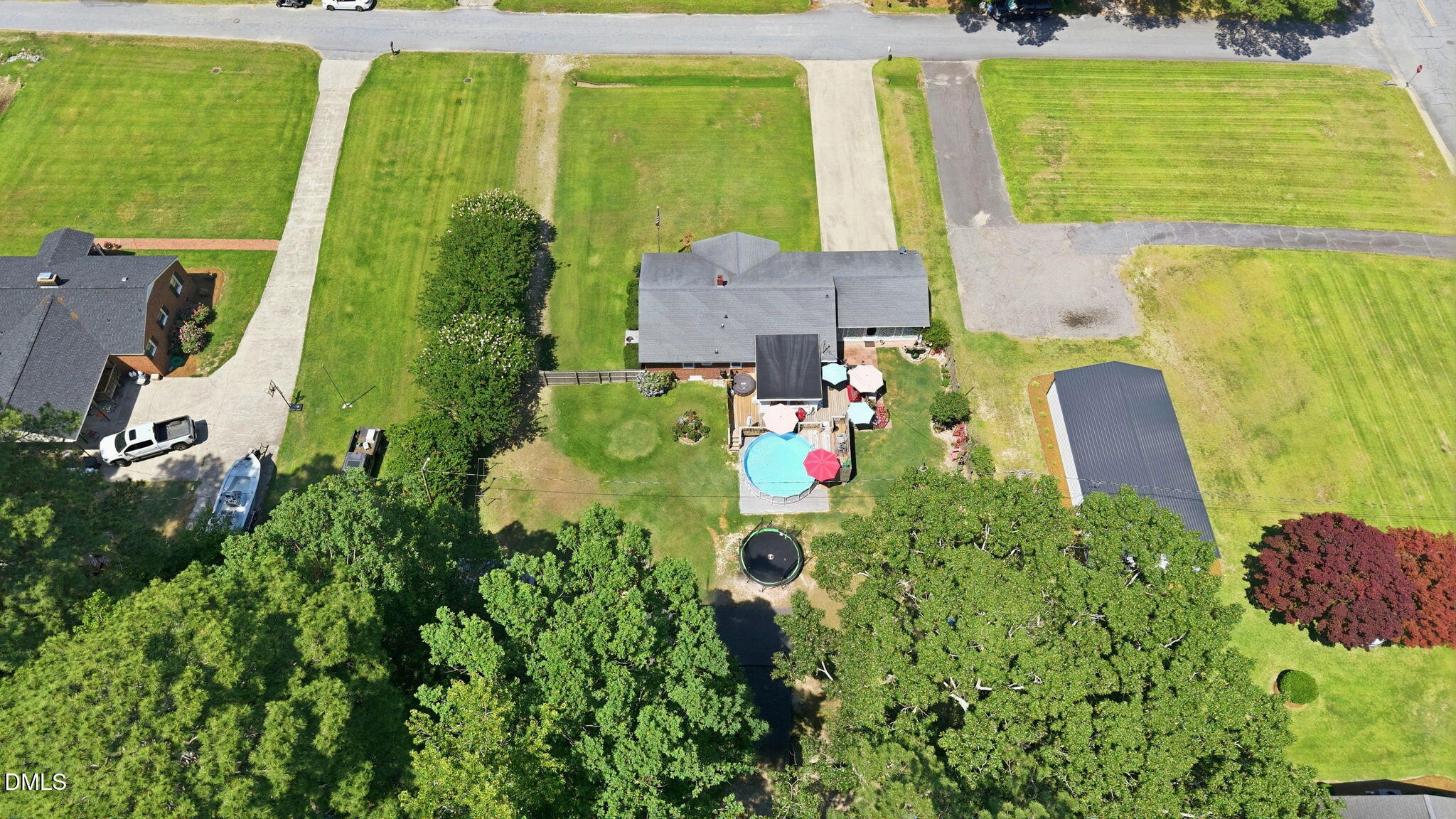 main property photo 40