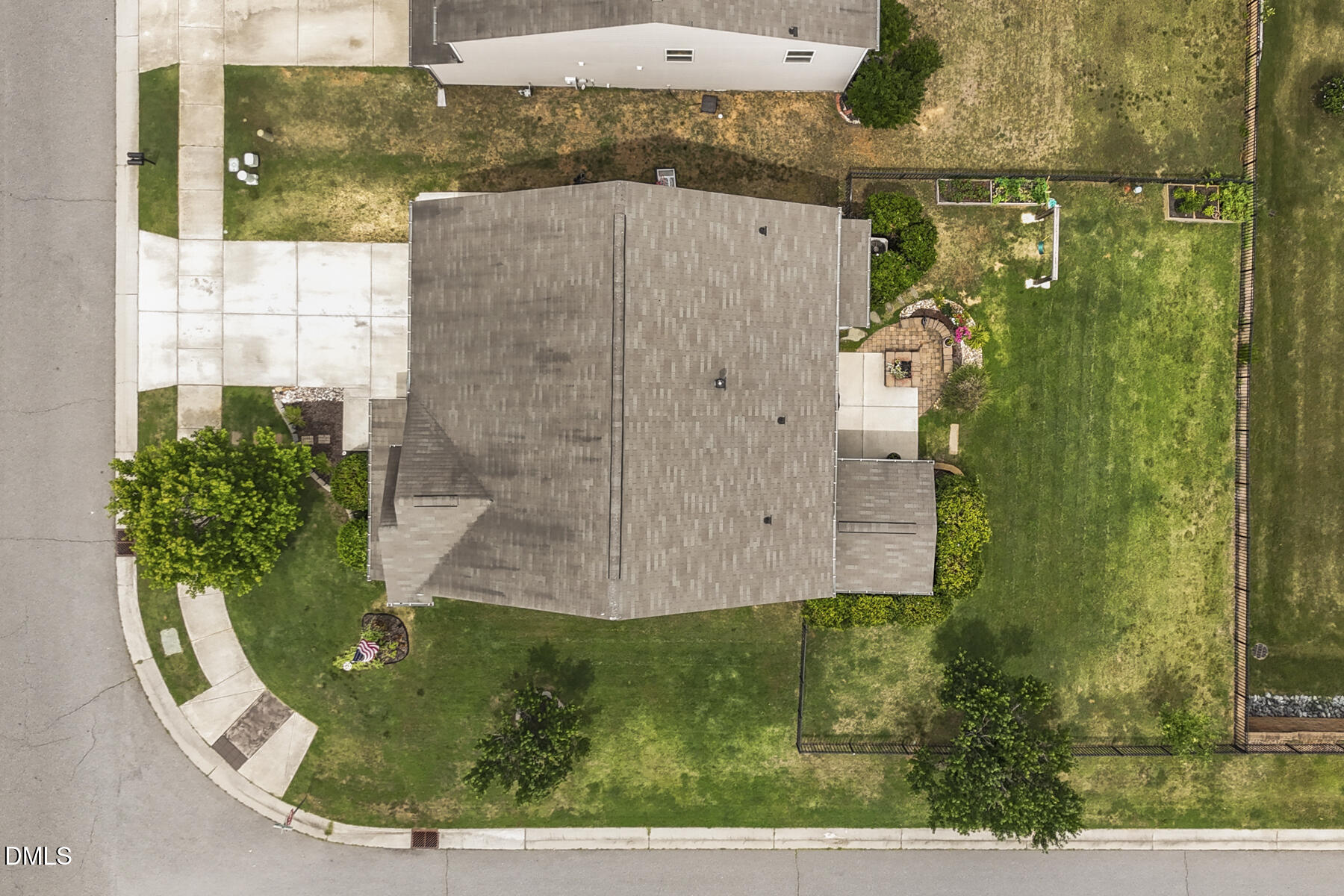 main property photo 41