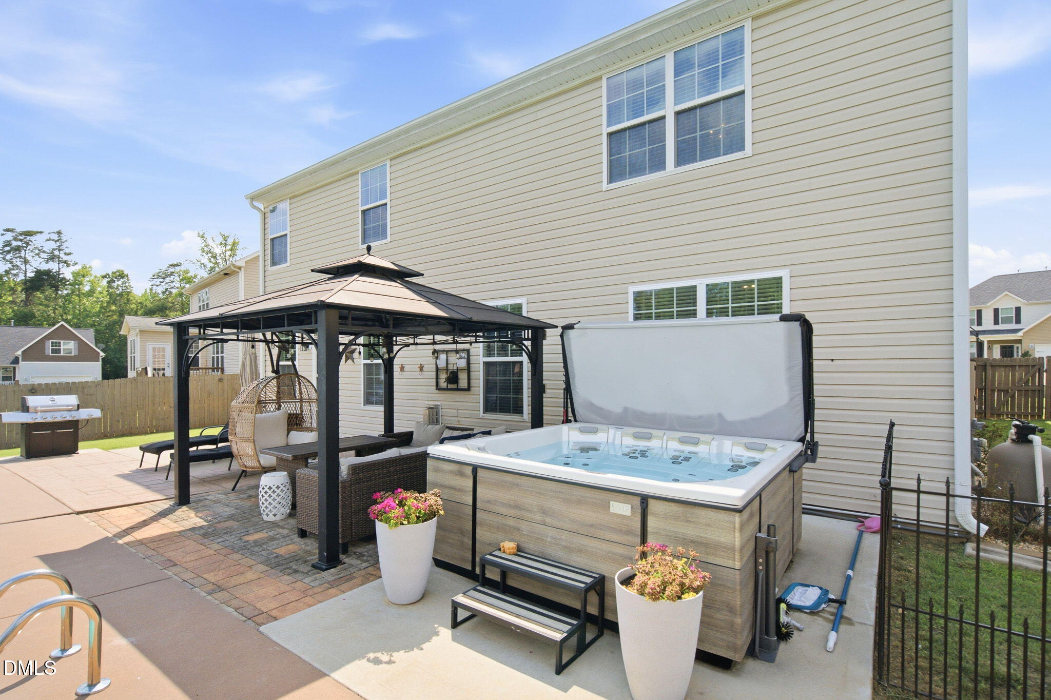 main property photo 30