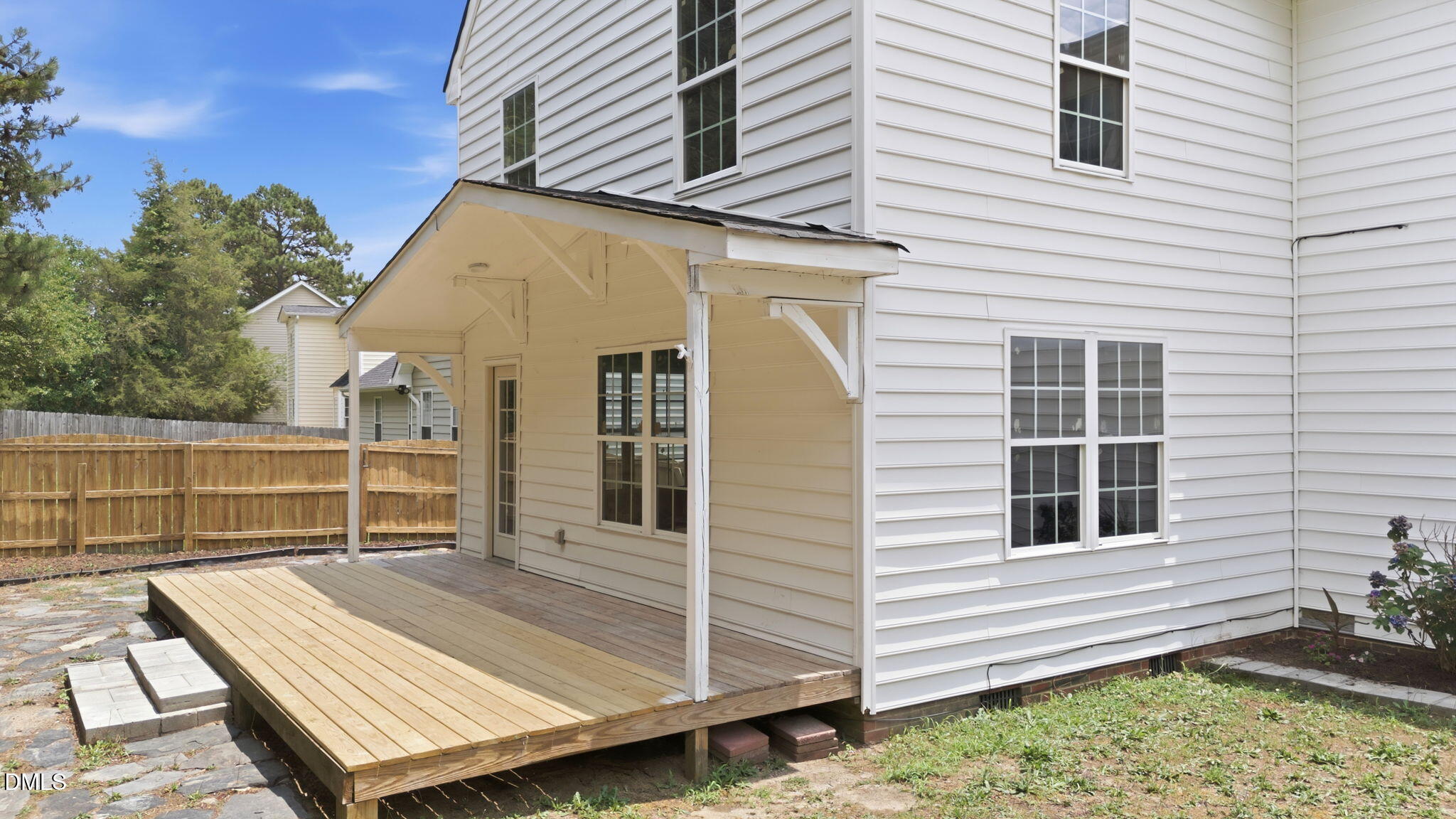 main property photo 16