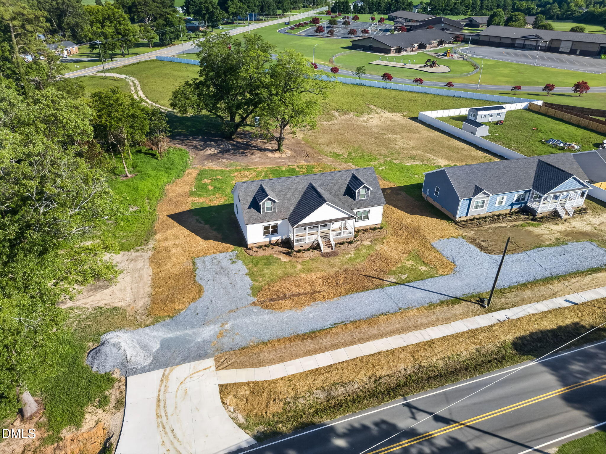 main property photo 40