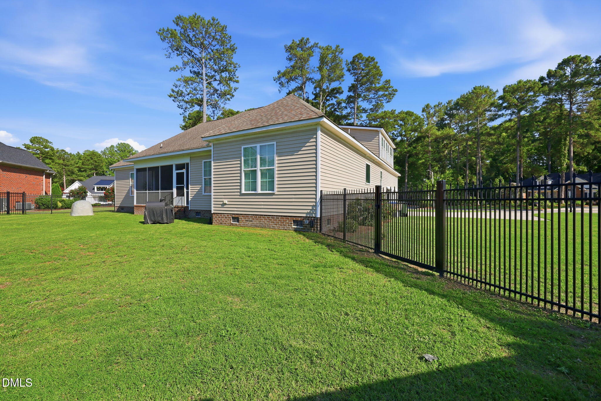 main property photo 40