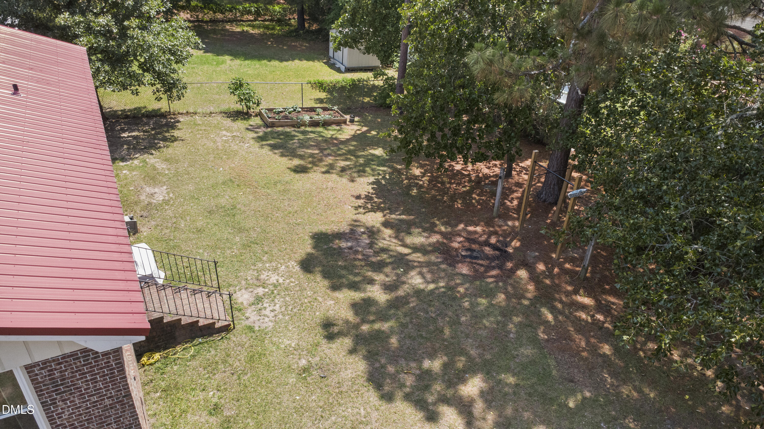 main property photo 25