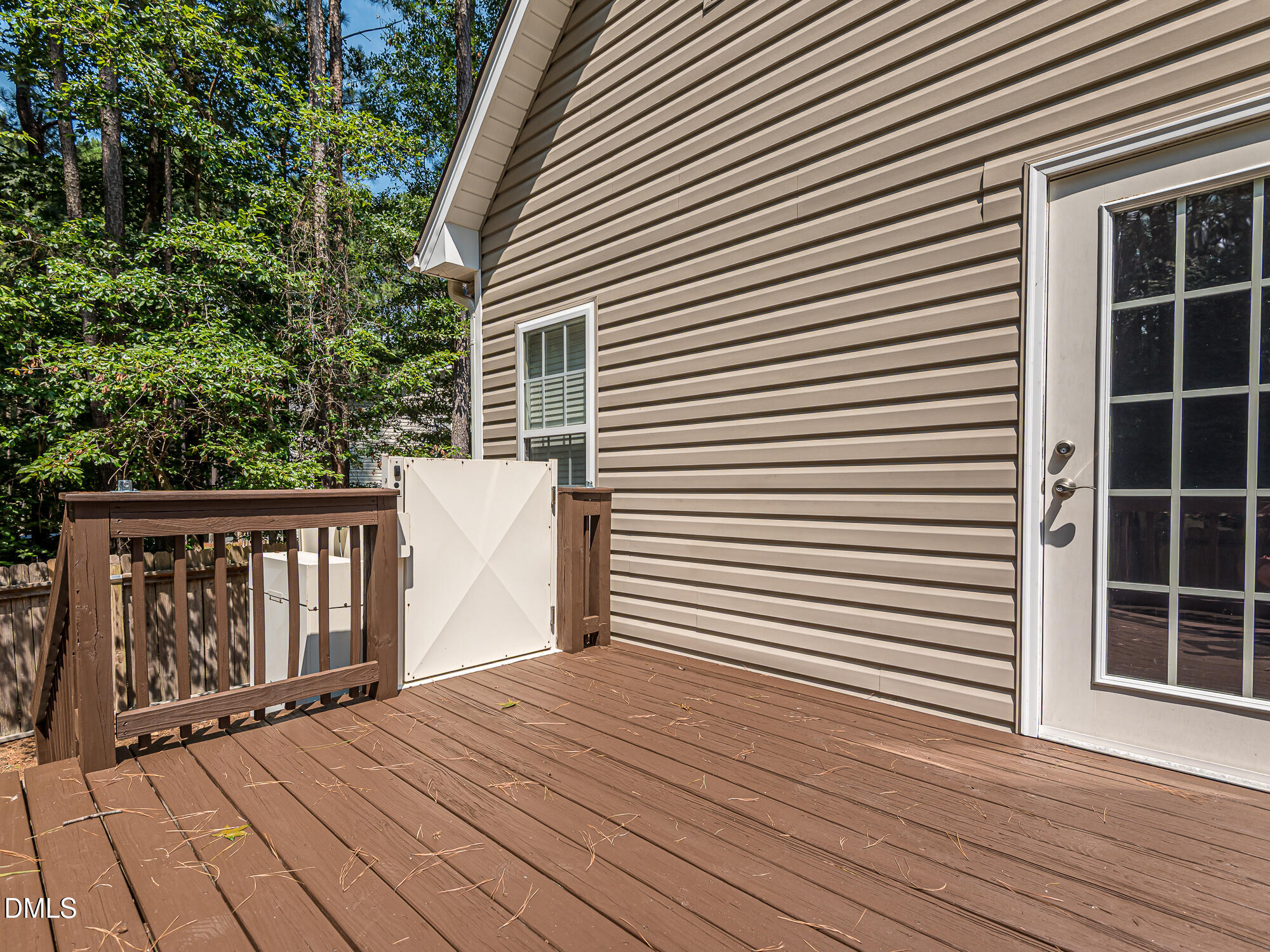 main property photo 30