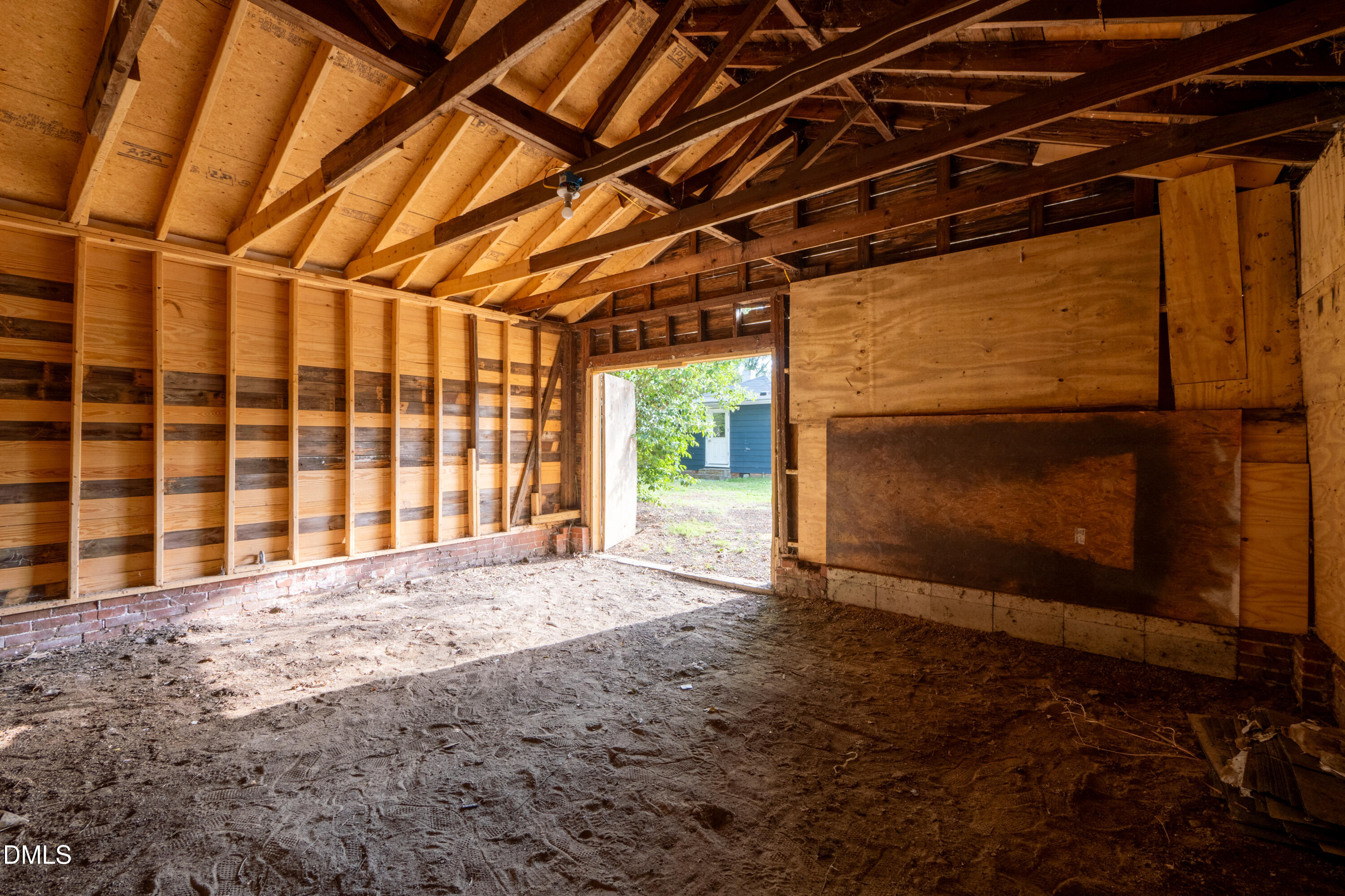 main property photo 14
