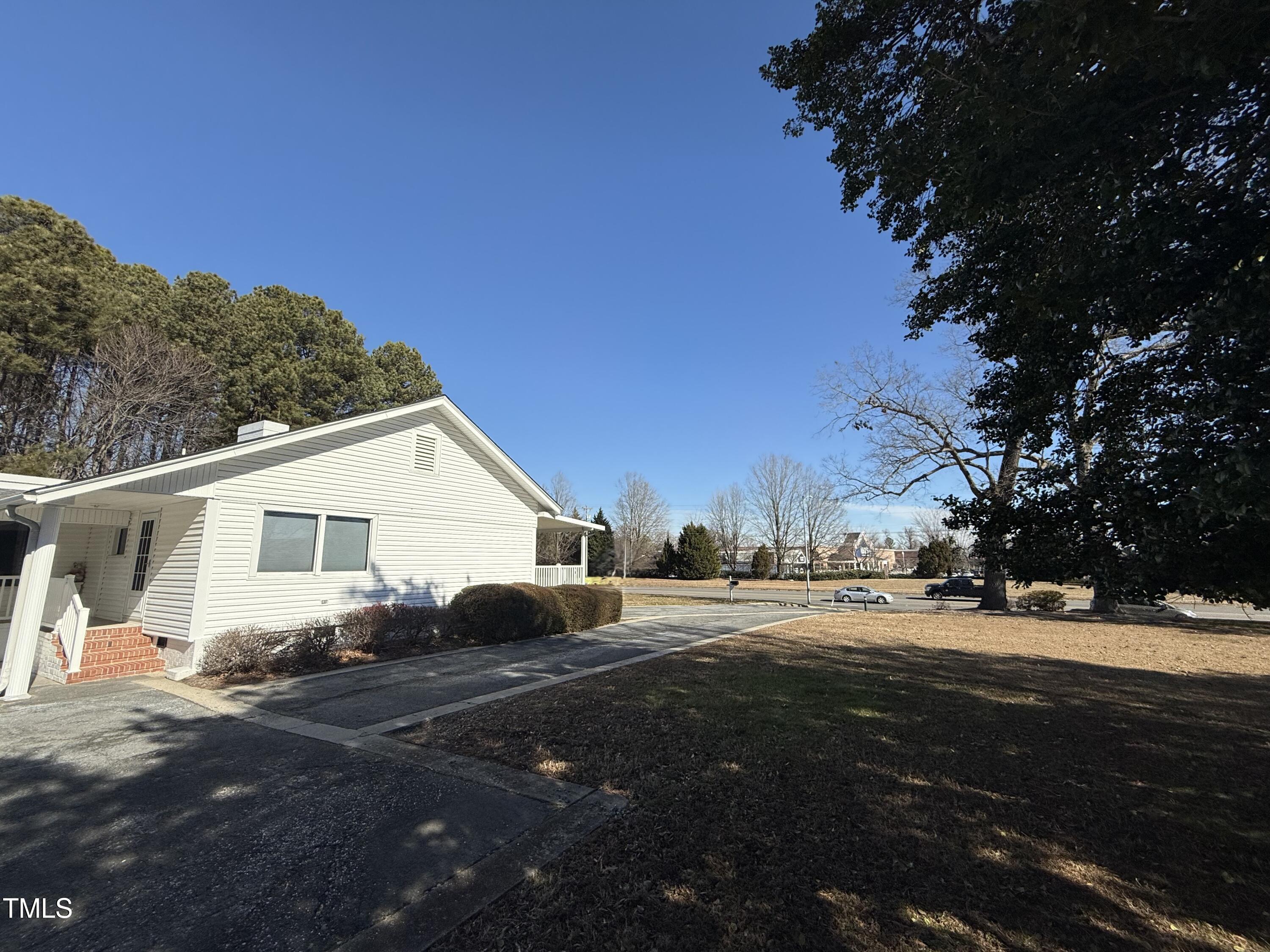 main property photo 9