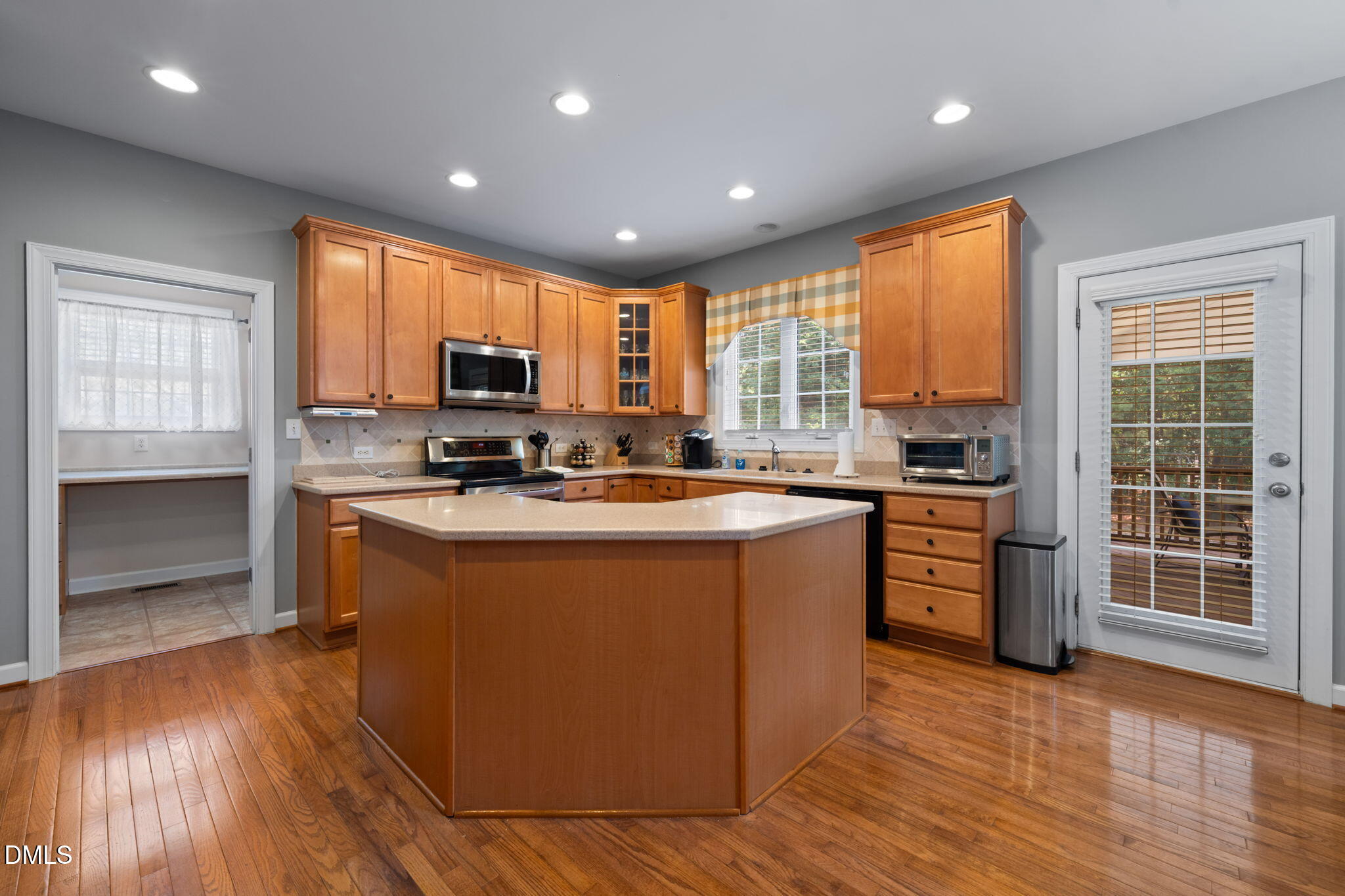 main property photo 16
