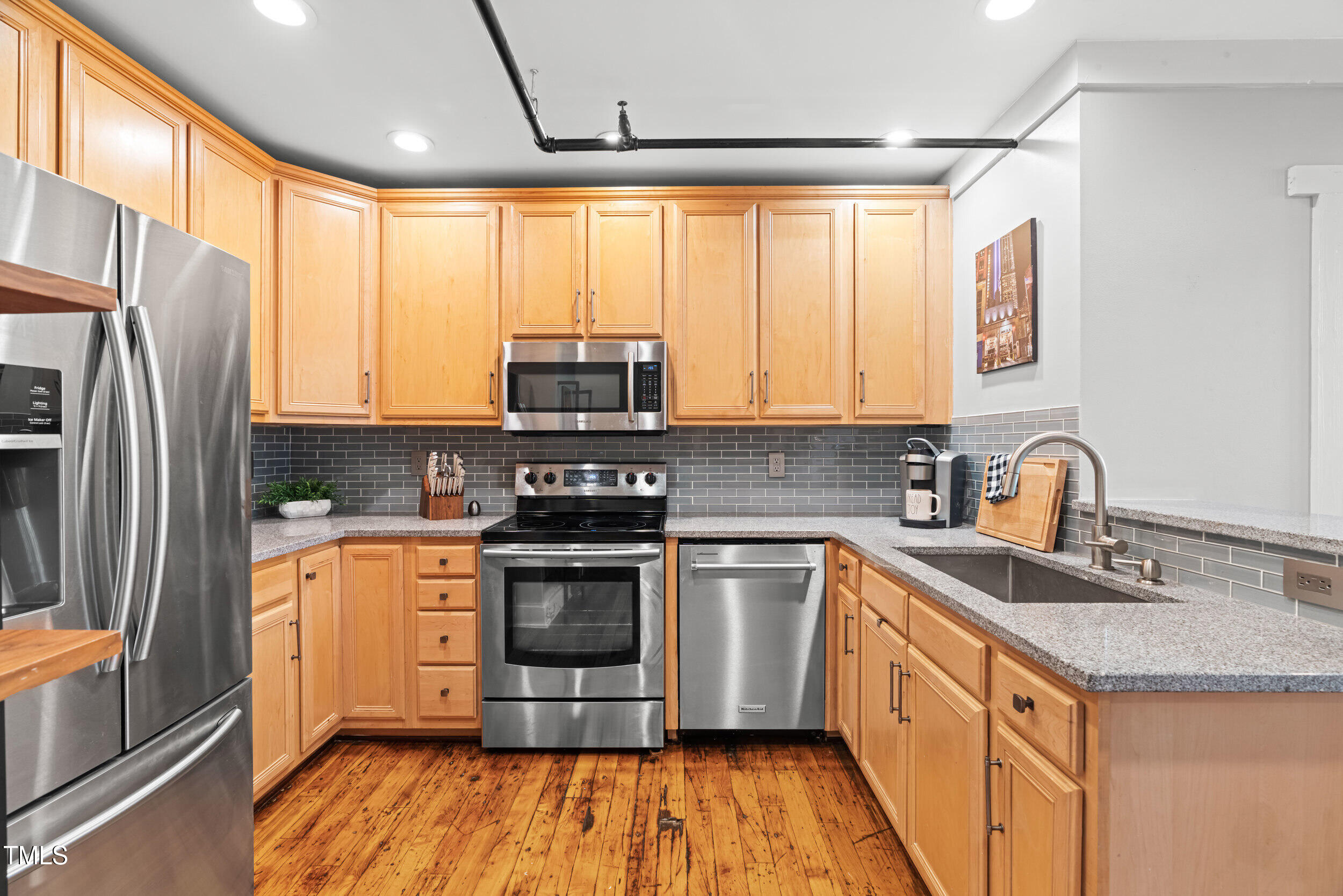 main property photo 4