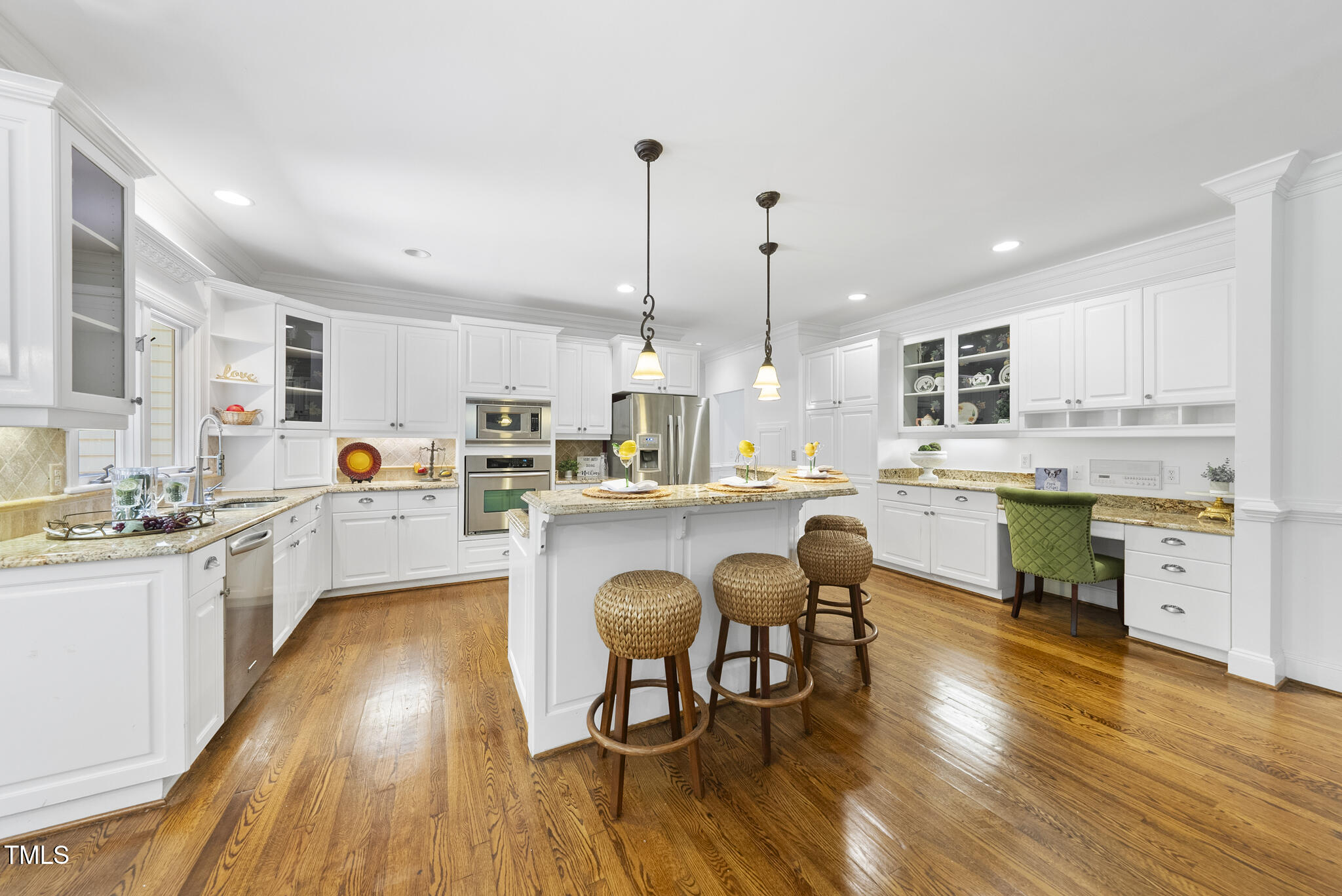 main property photo 30