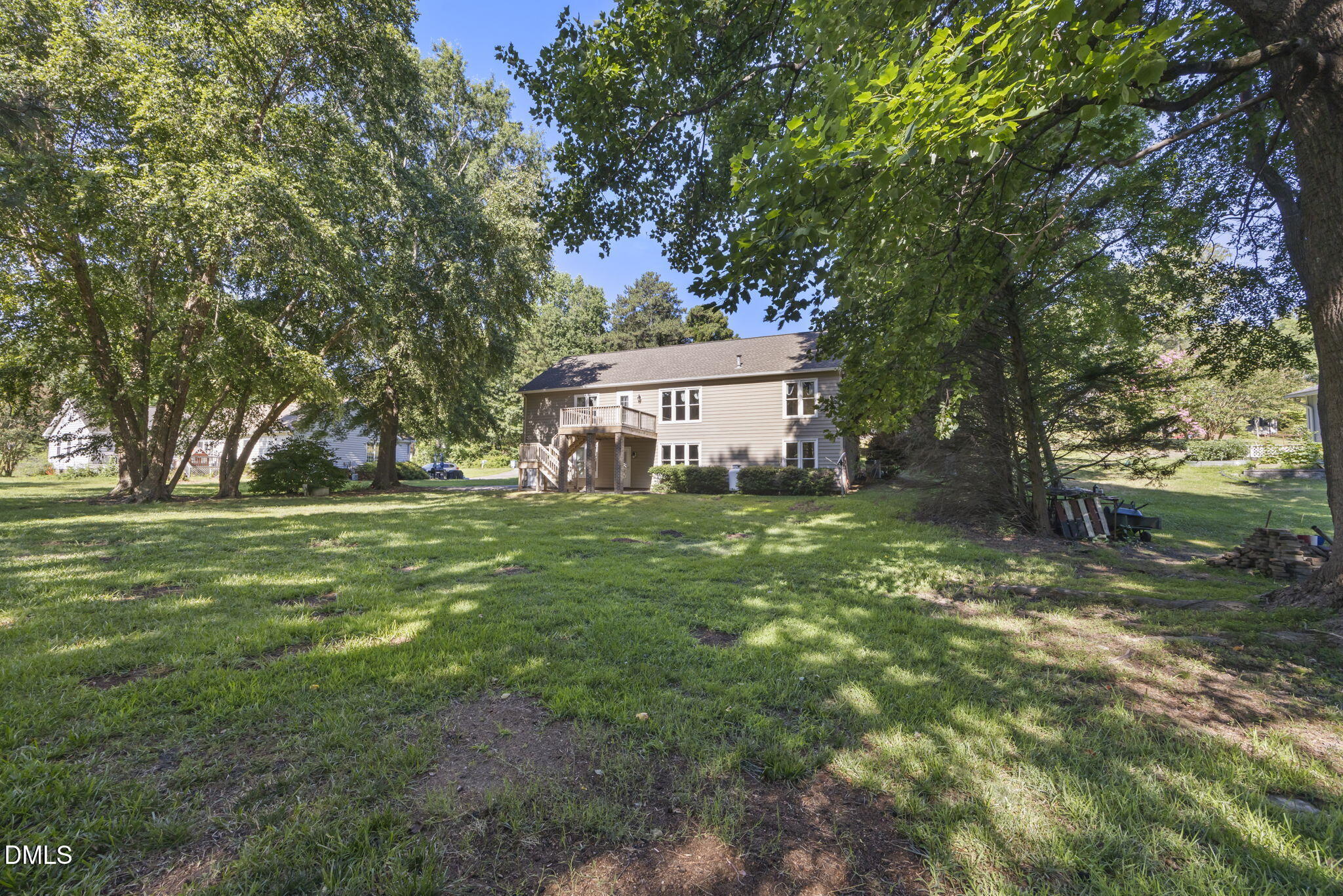 main property photo 30