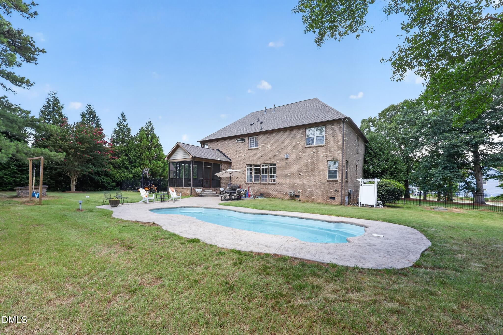 main property photo 27