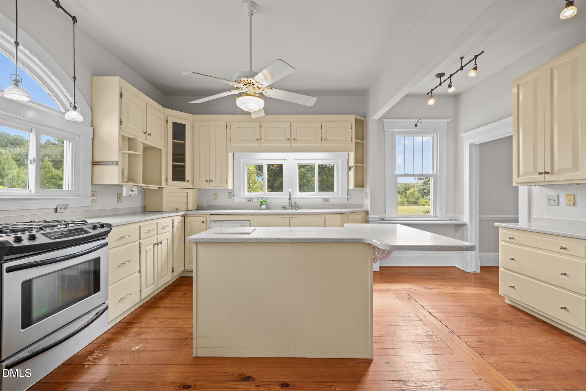 main property photo 14