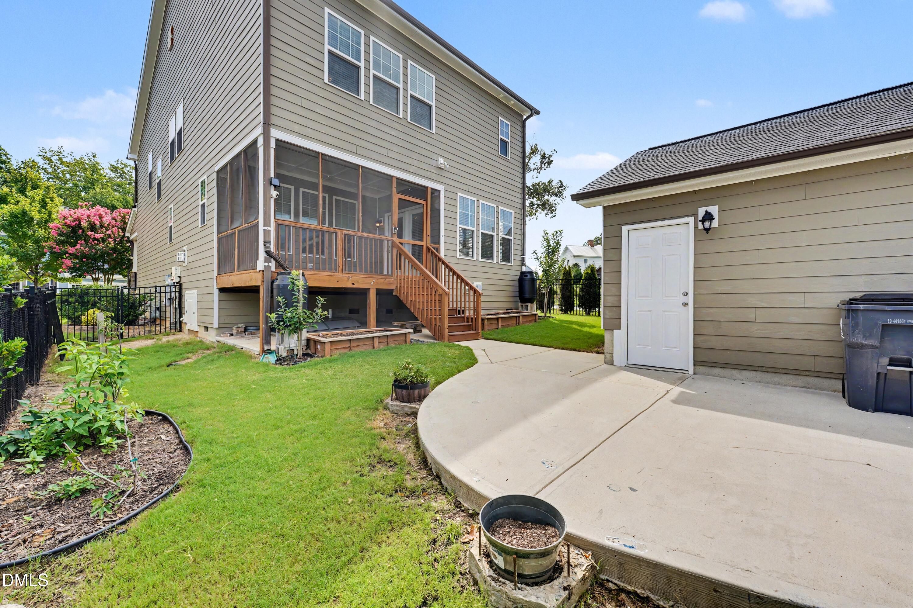 main property photo 18