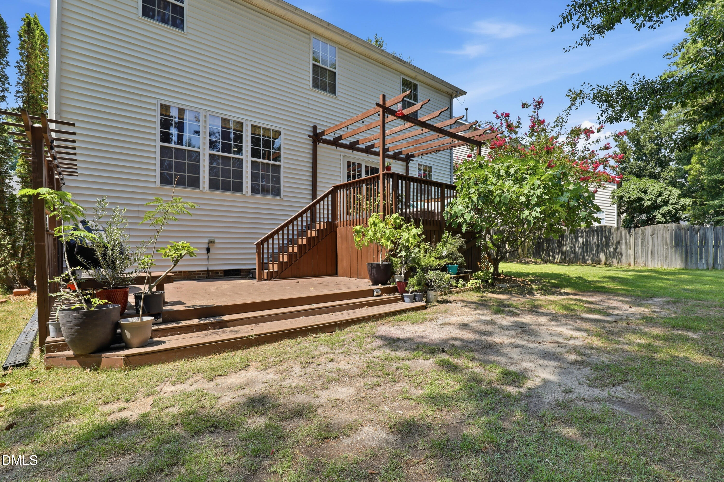 main property photo 28