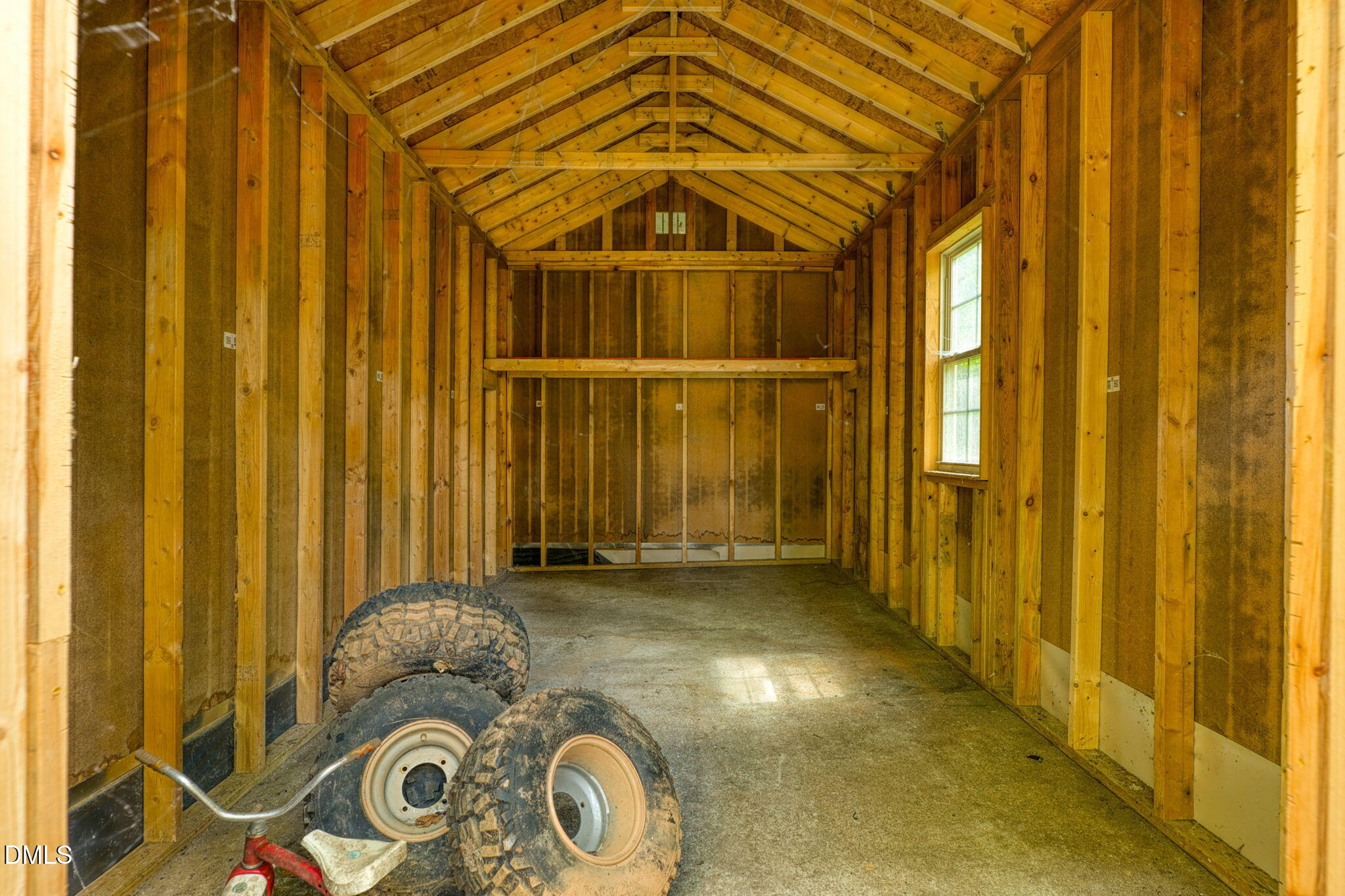 main property photo 28