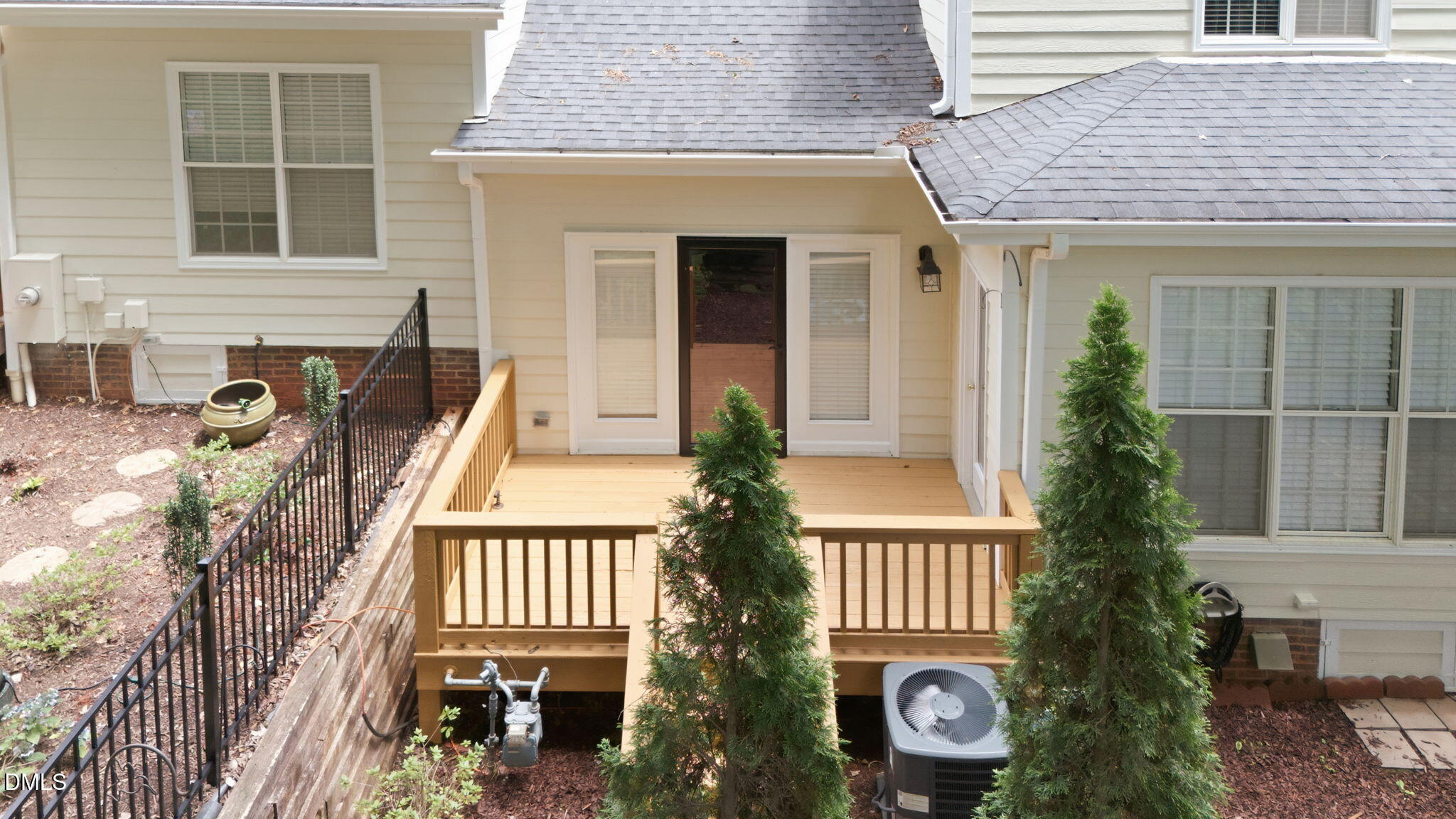 main property photo 17
