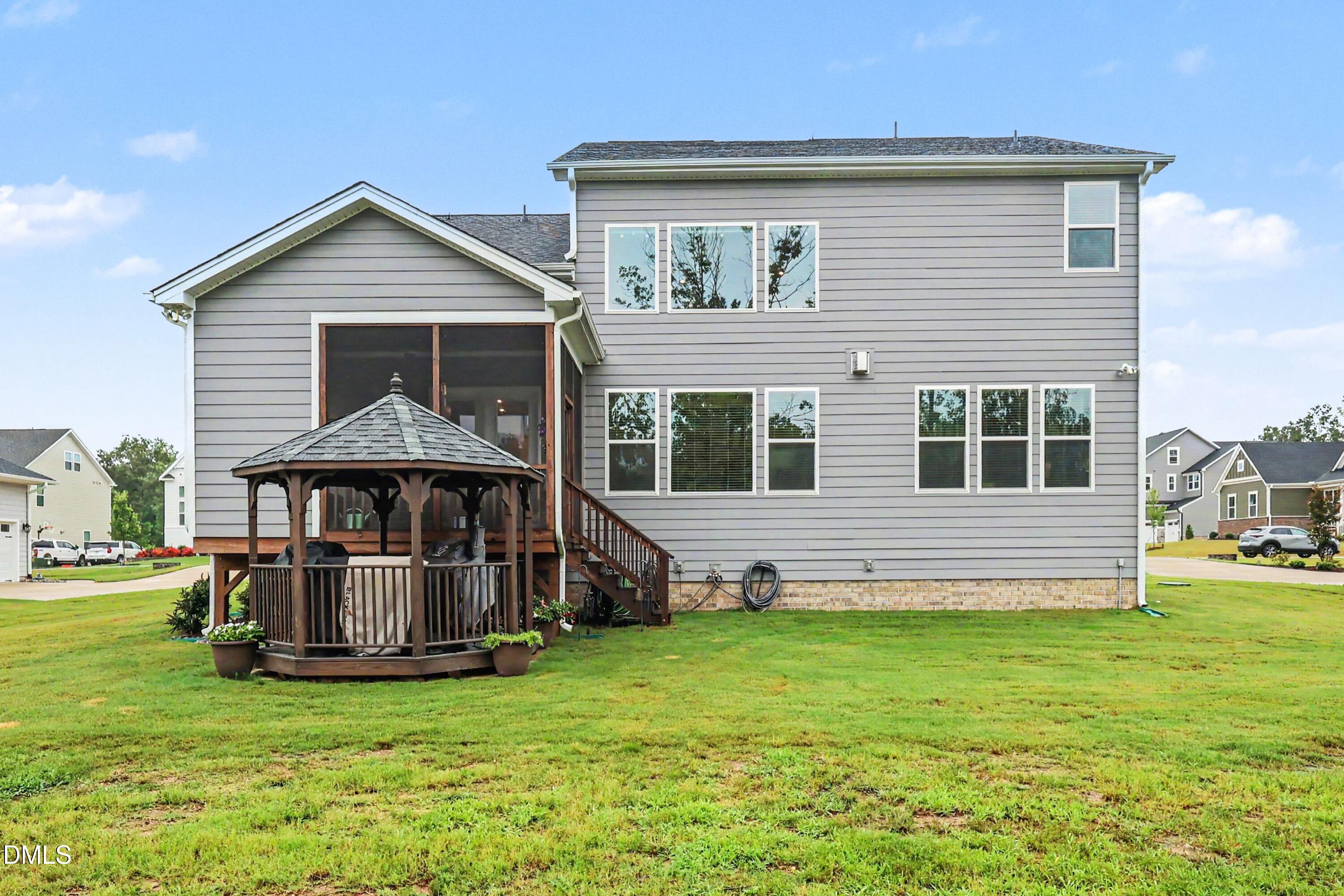 main property photo 31