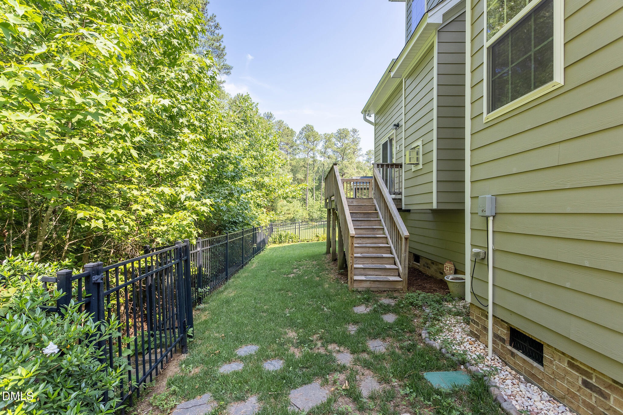 main property photo 29