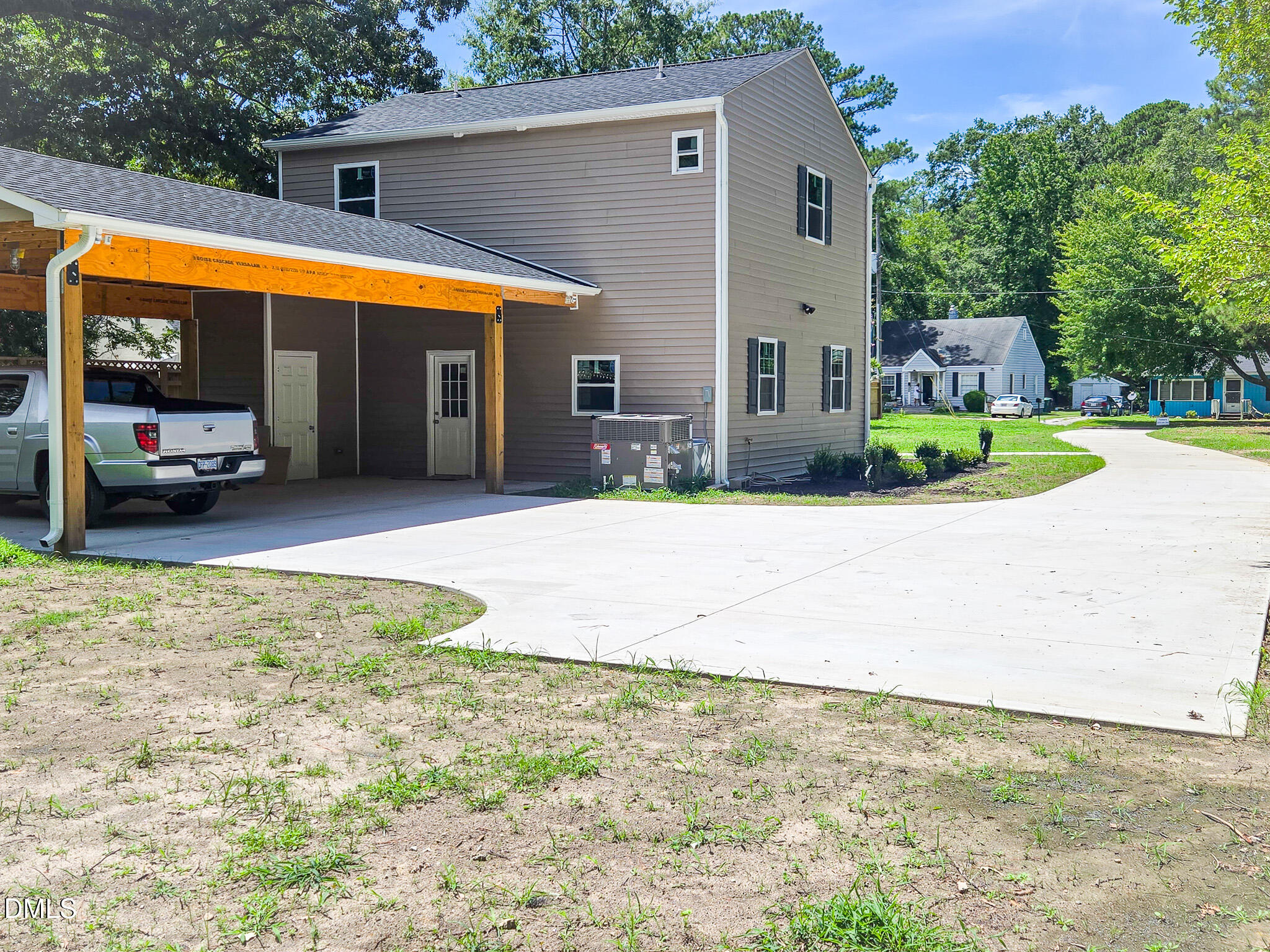 main property photo 13