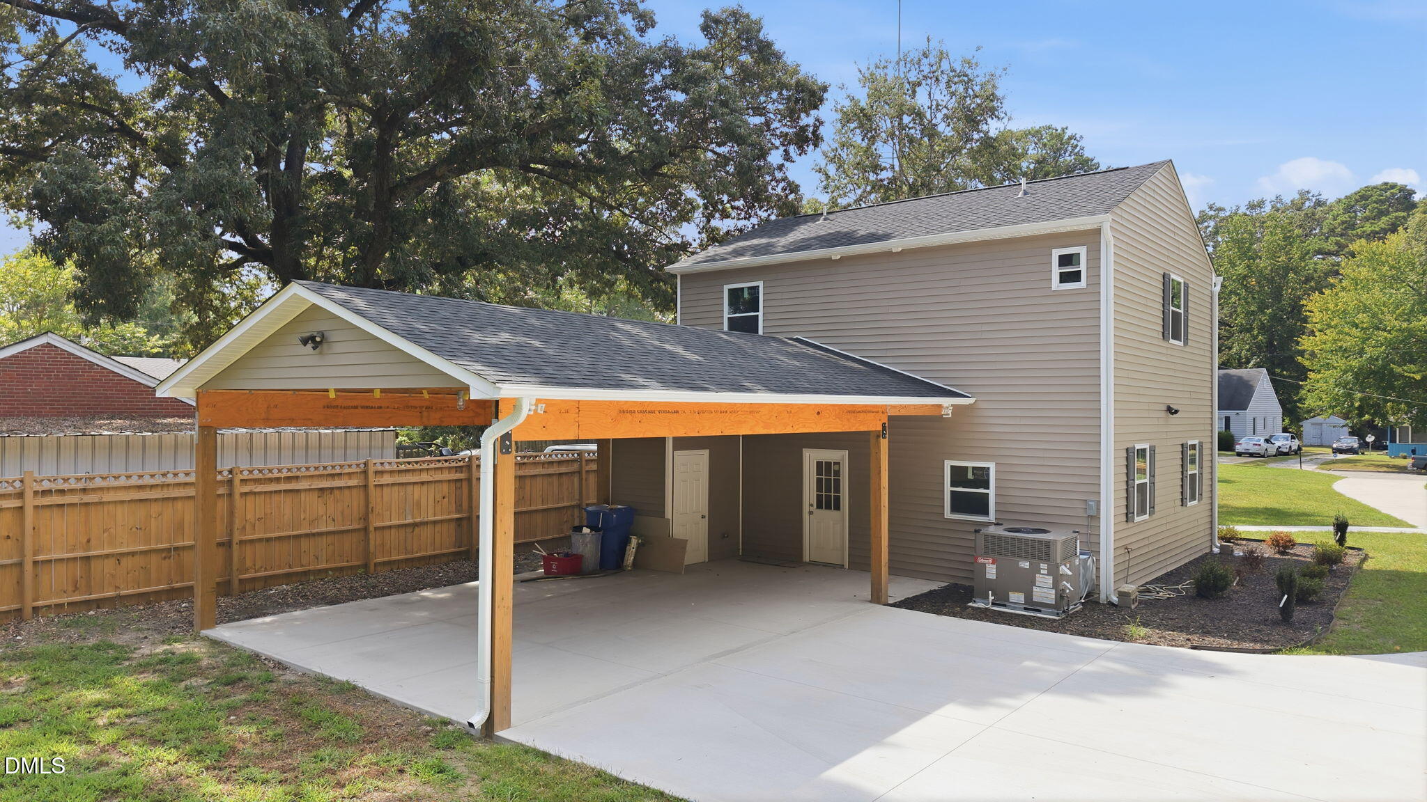 main property photo 15