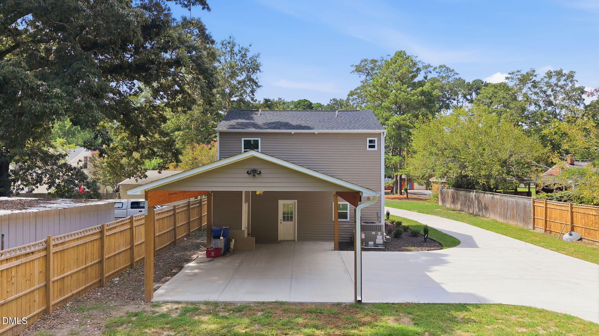 main property photo 16