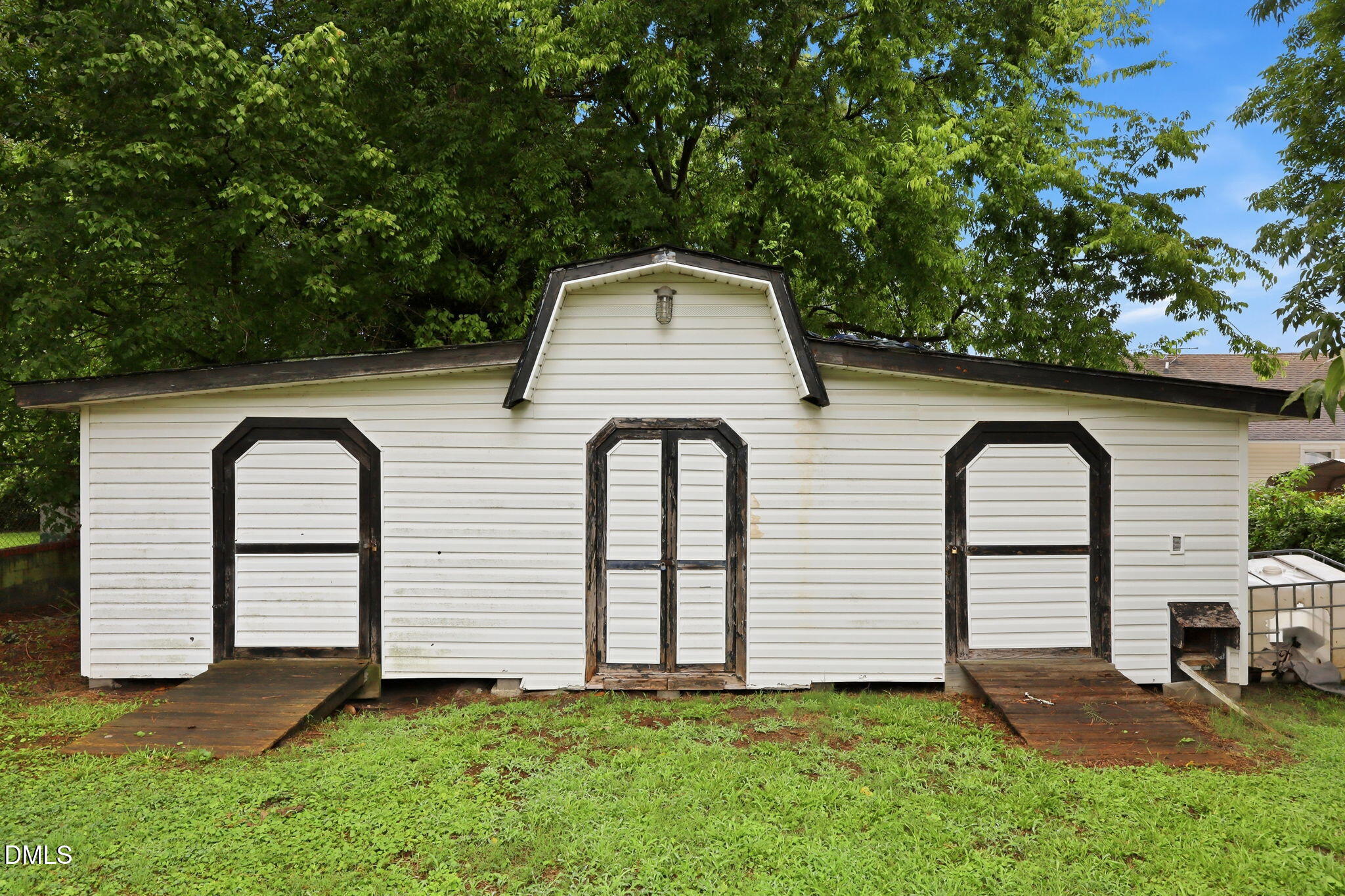 main property photo 30
