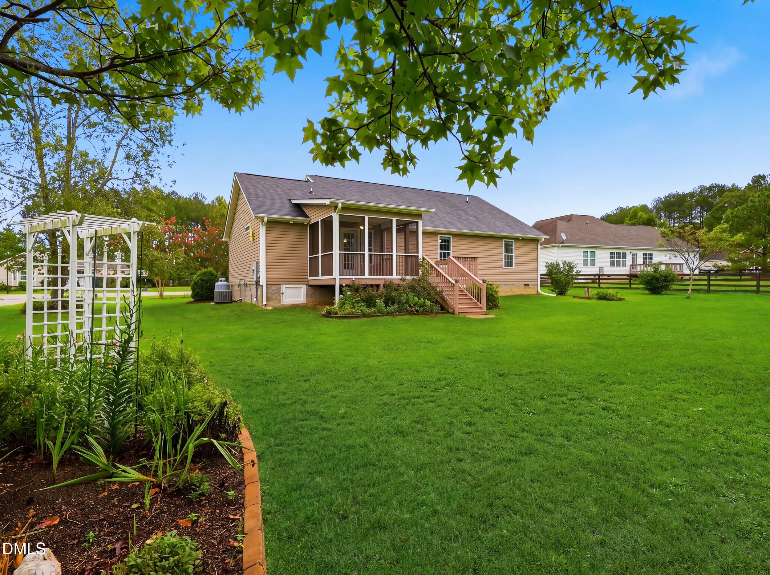 main property photo 24