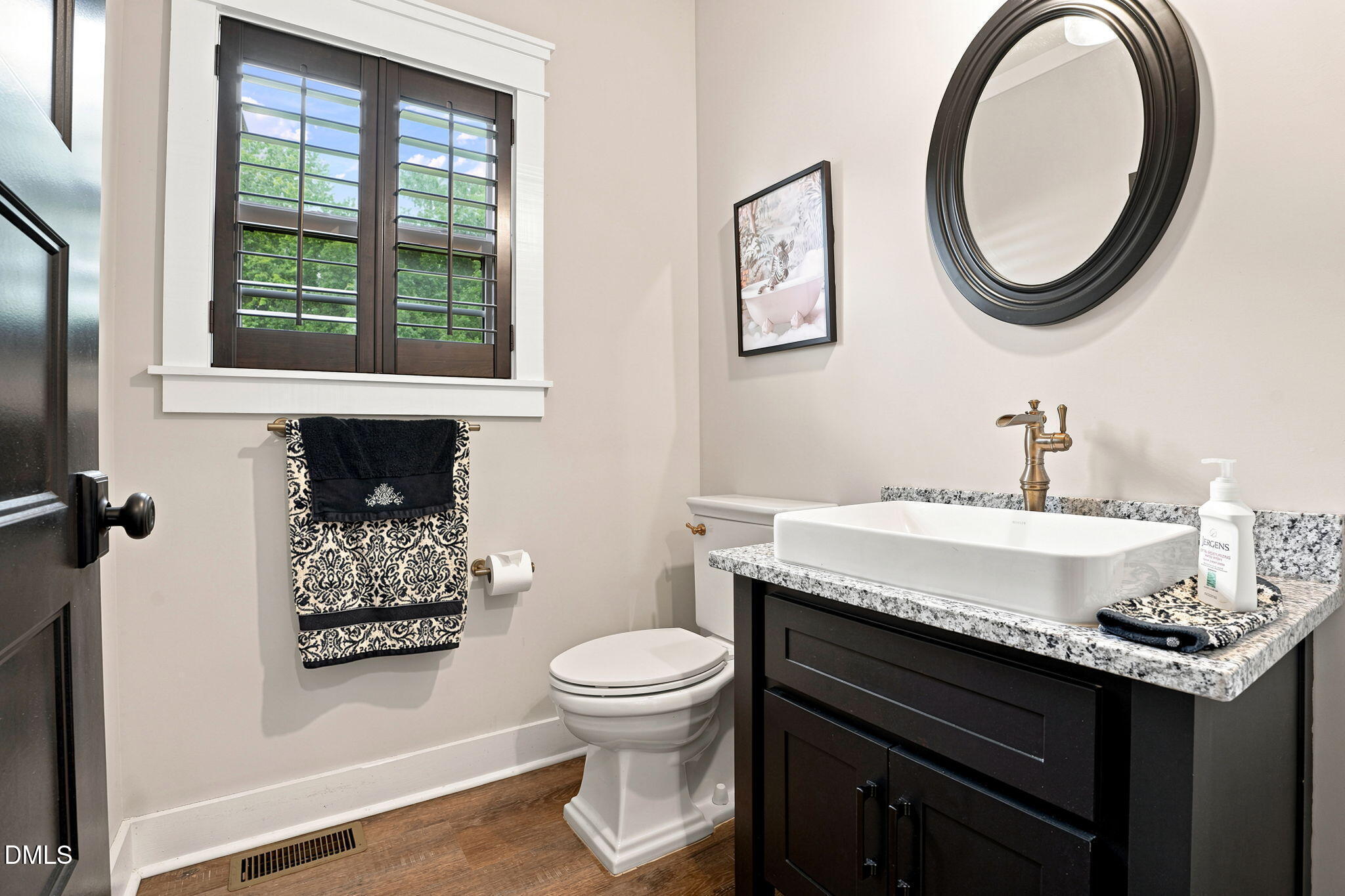 main property photo 30