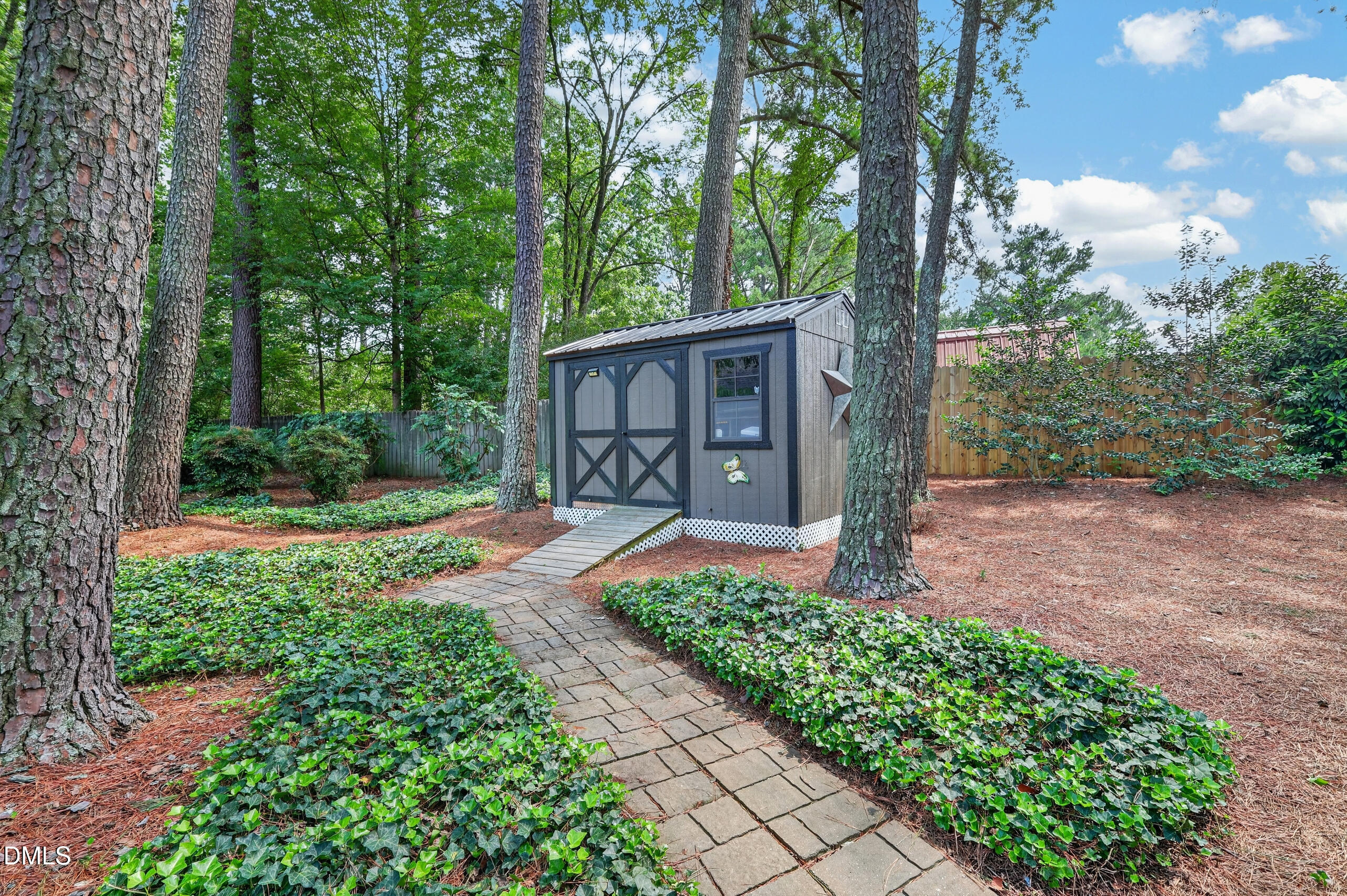 main property photo 40
