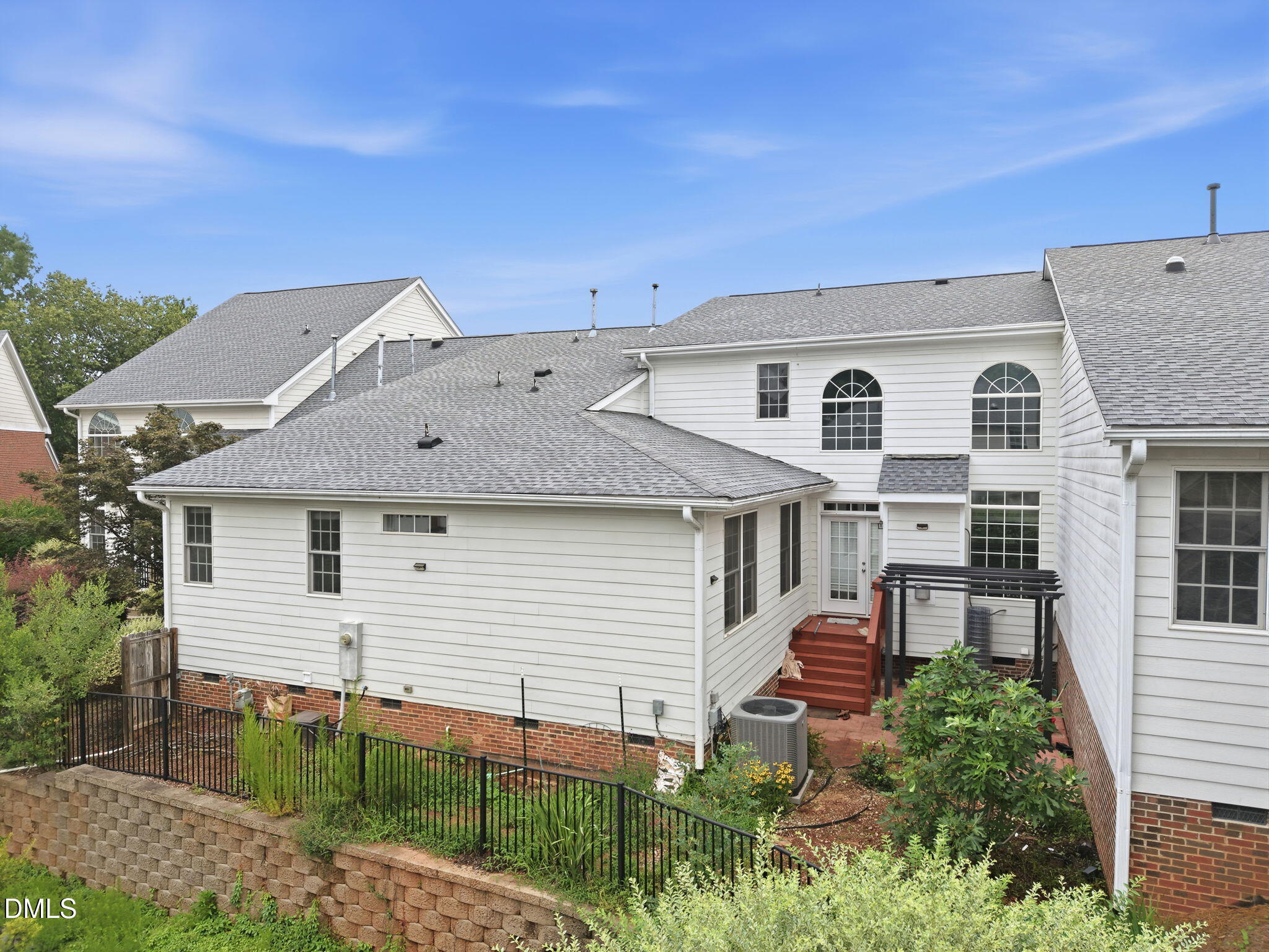 main property photo 38