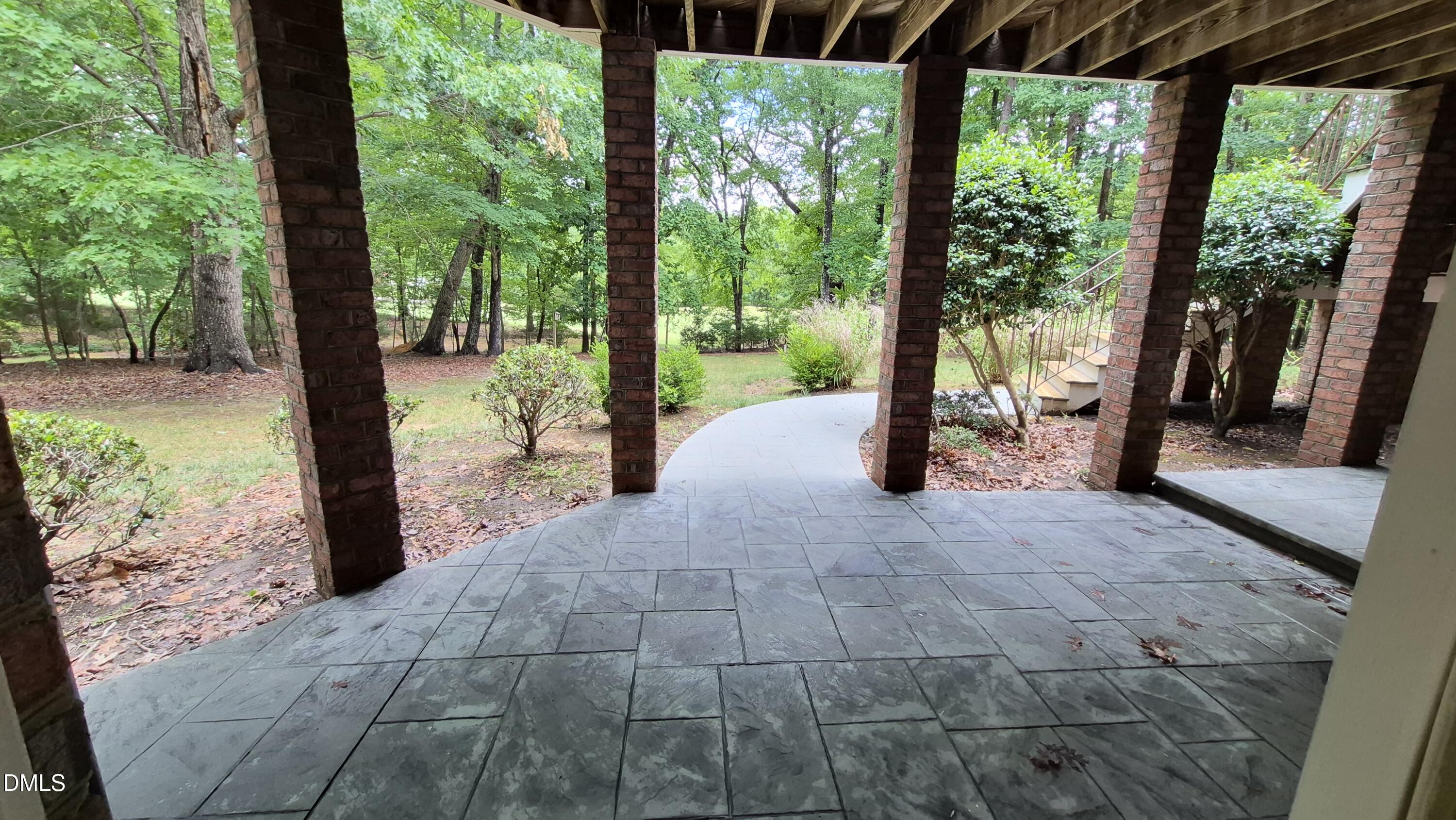main property photo 27