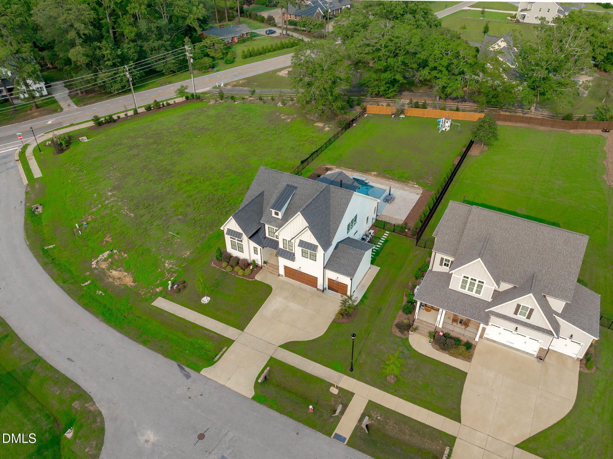 main property photo 39
