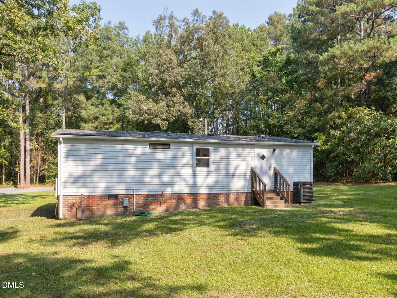 main property photo 28