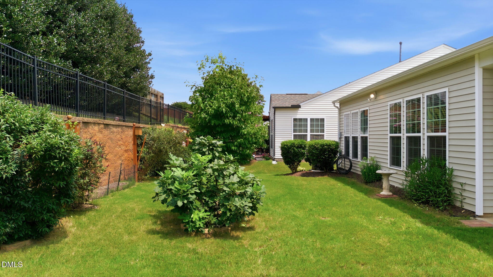 main property photo 28