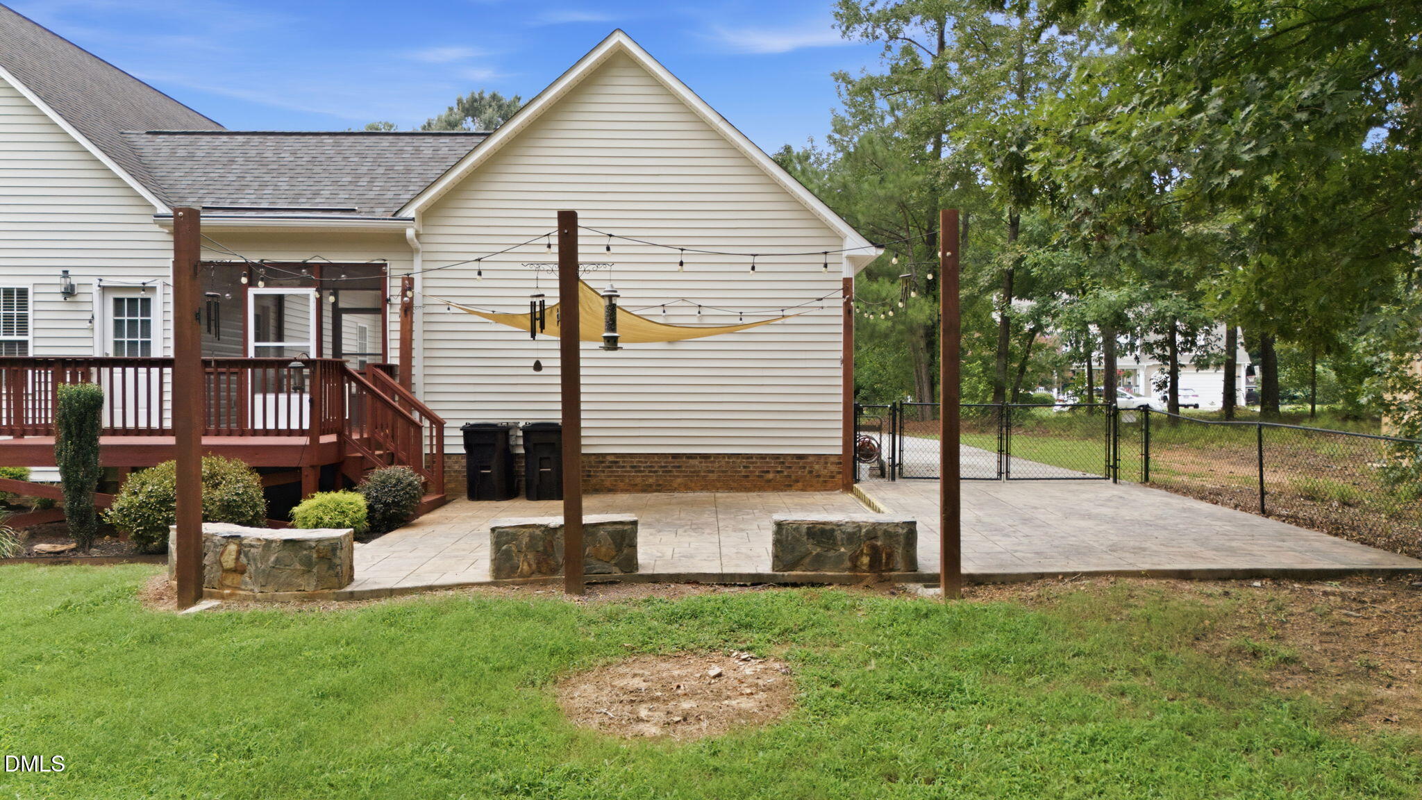 main property photo 40