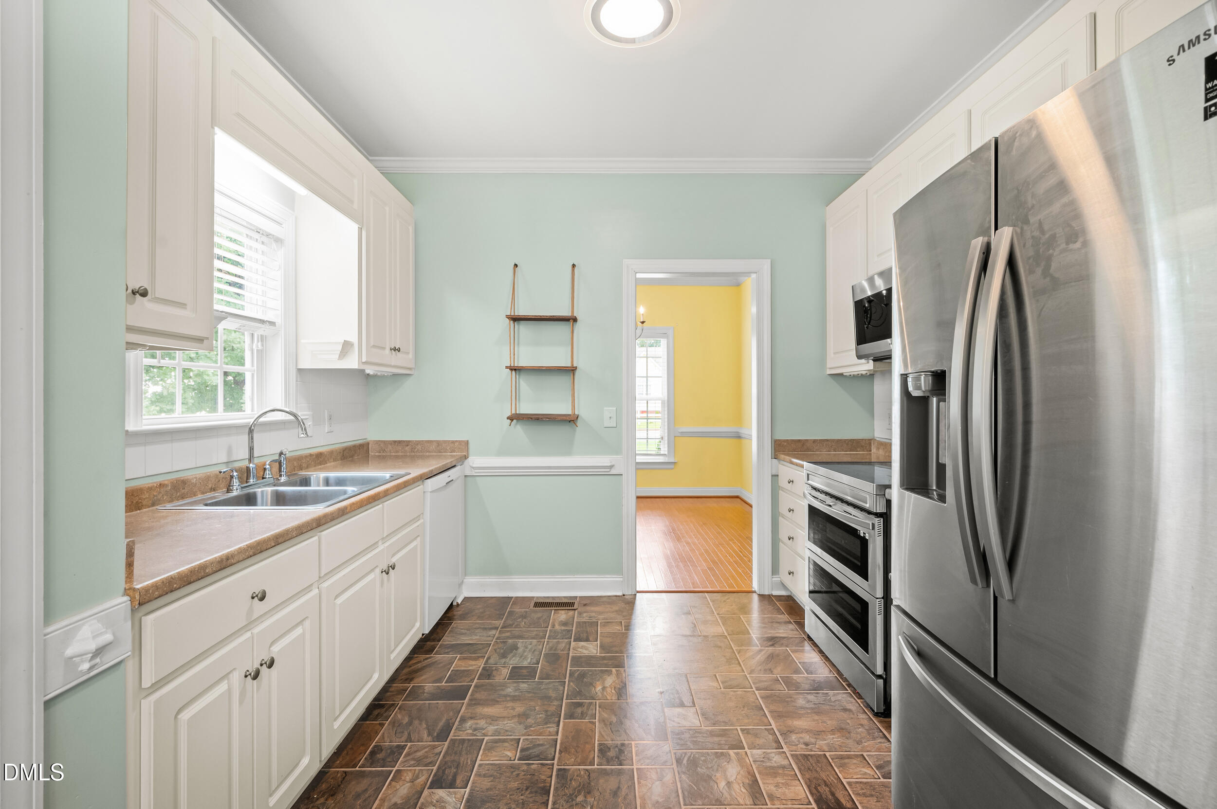 main property photo 10
