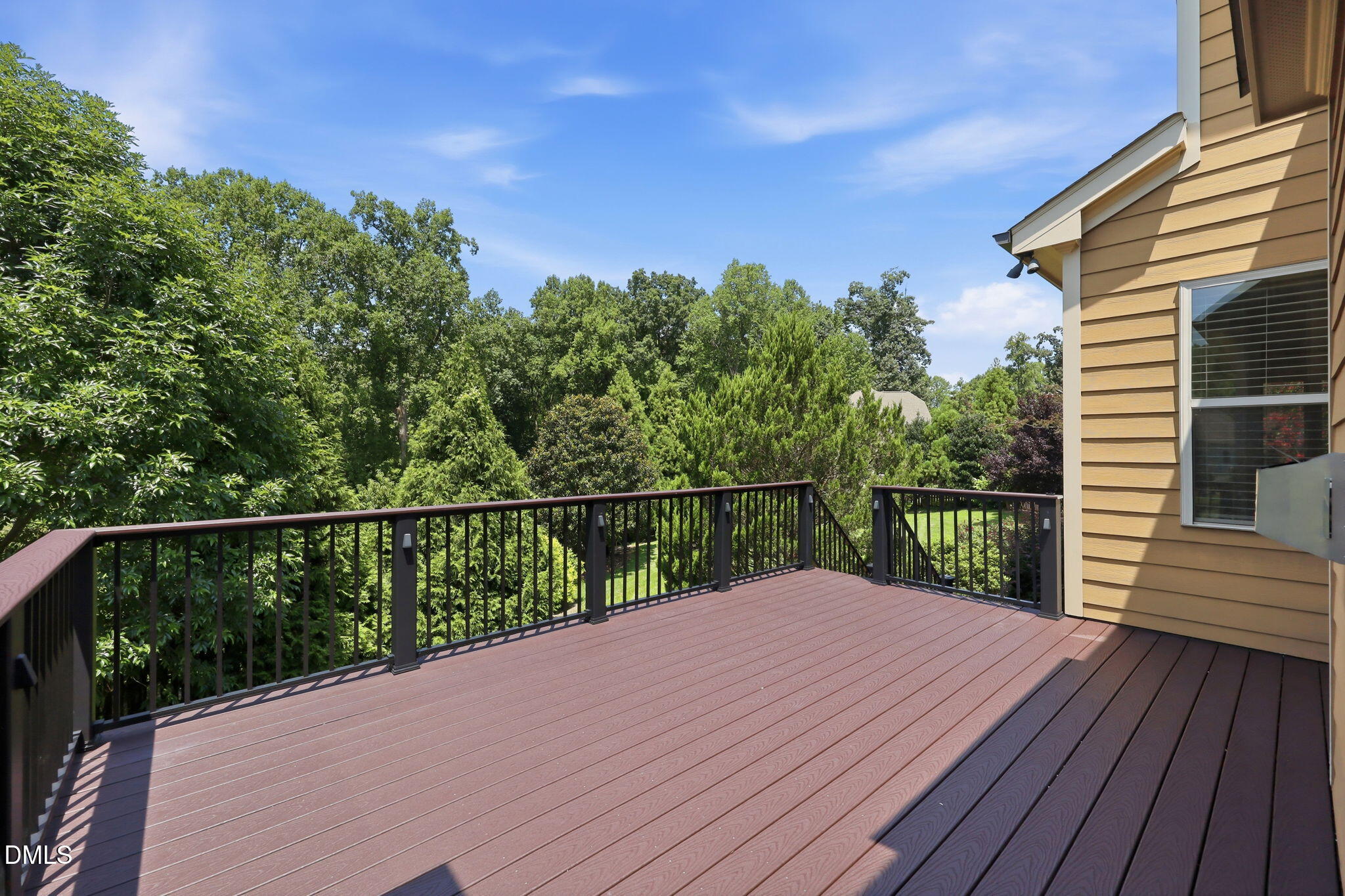 main property photo 28