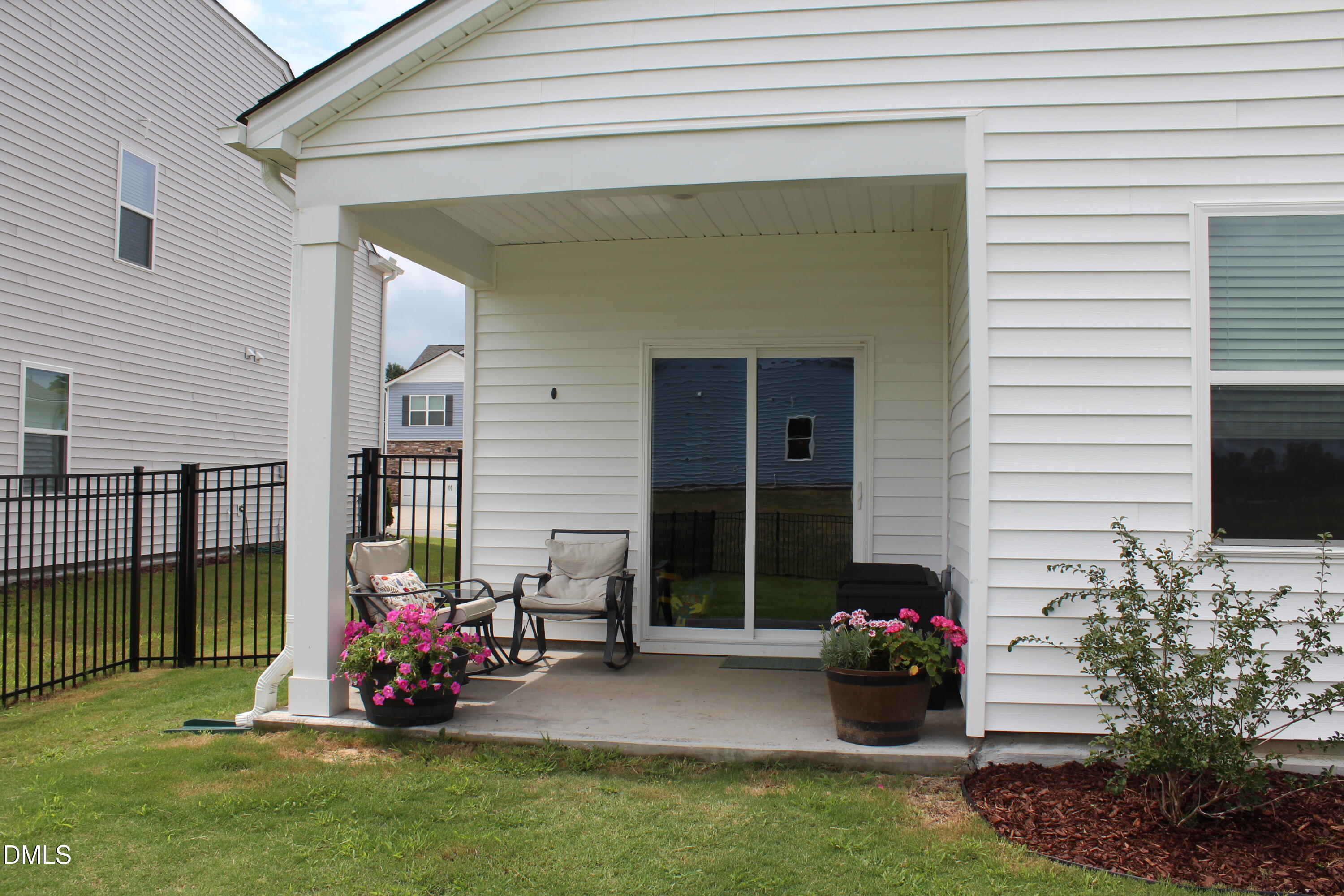 main property photo 5