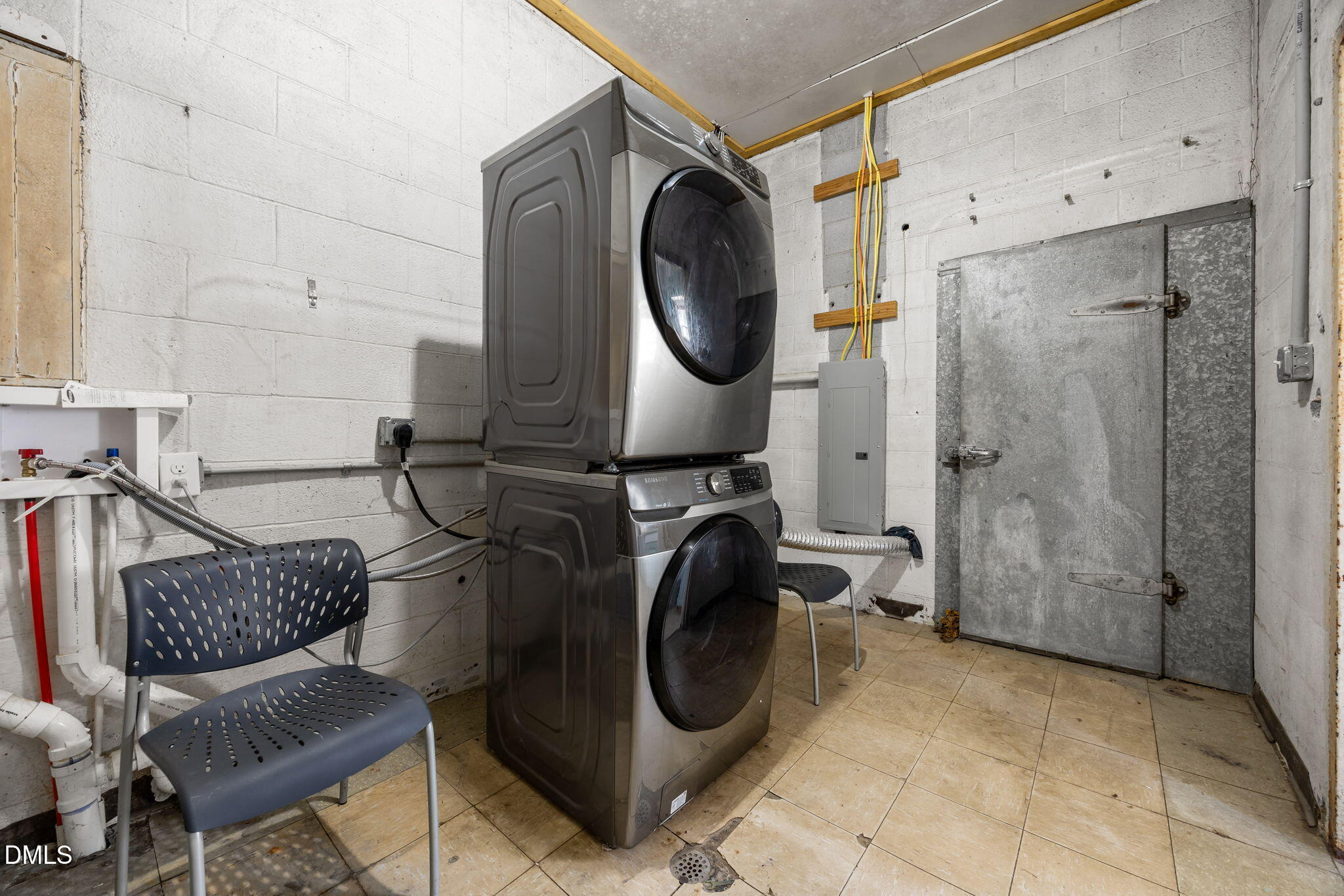 main property photo 30