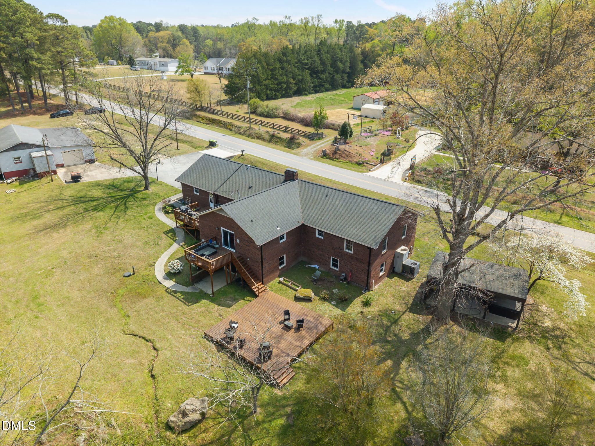 main property photo 40