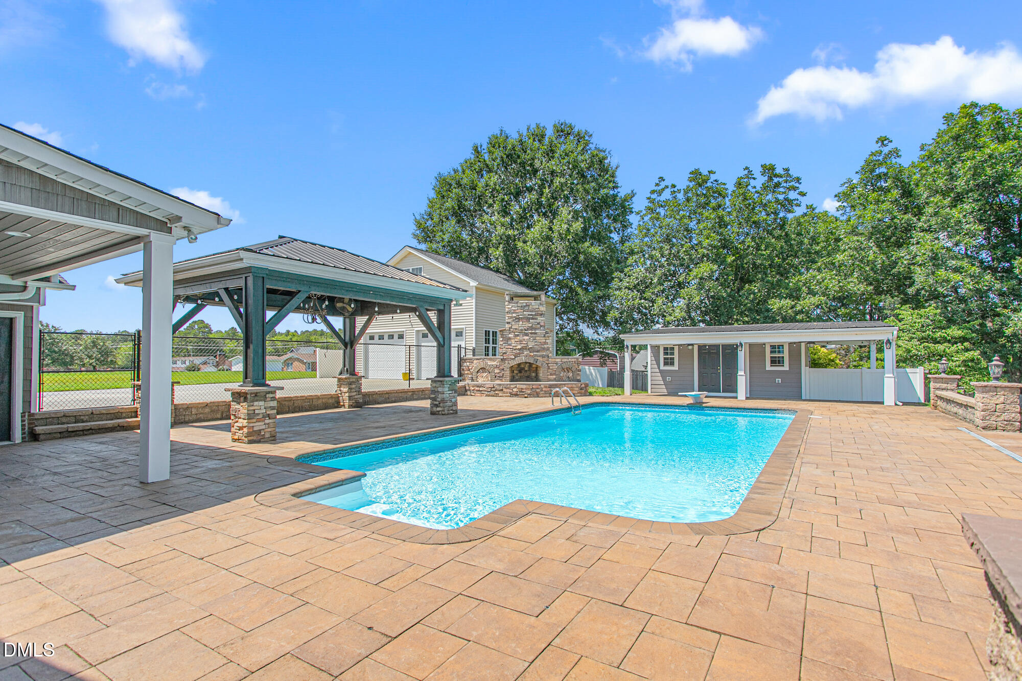 main property photo 40