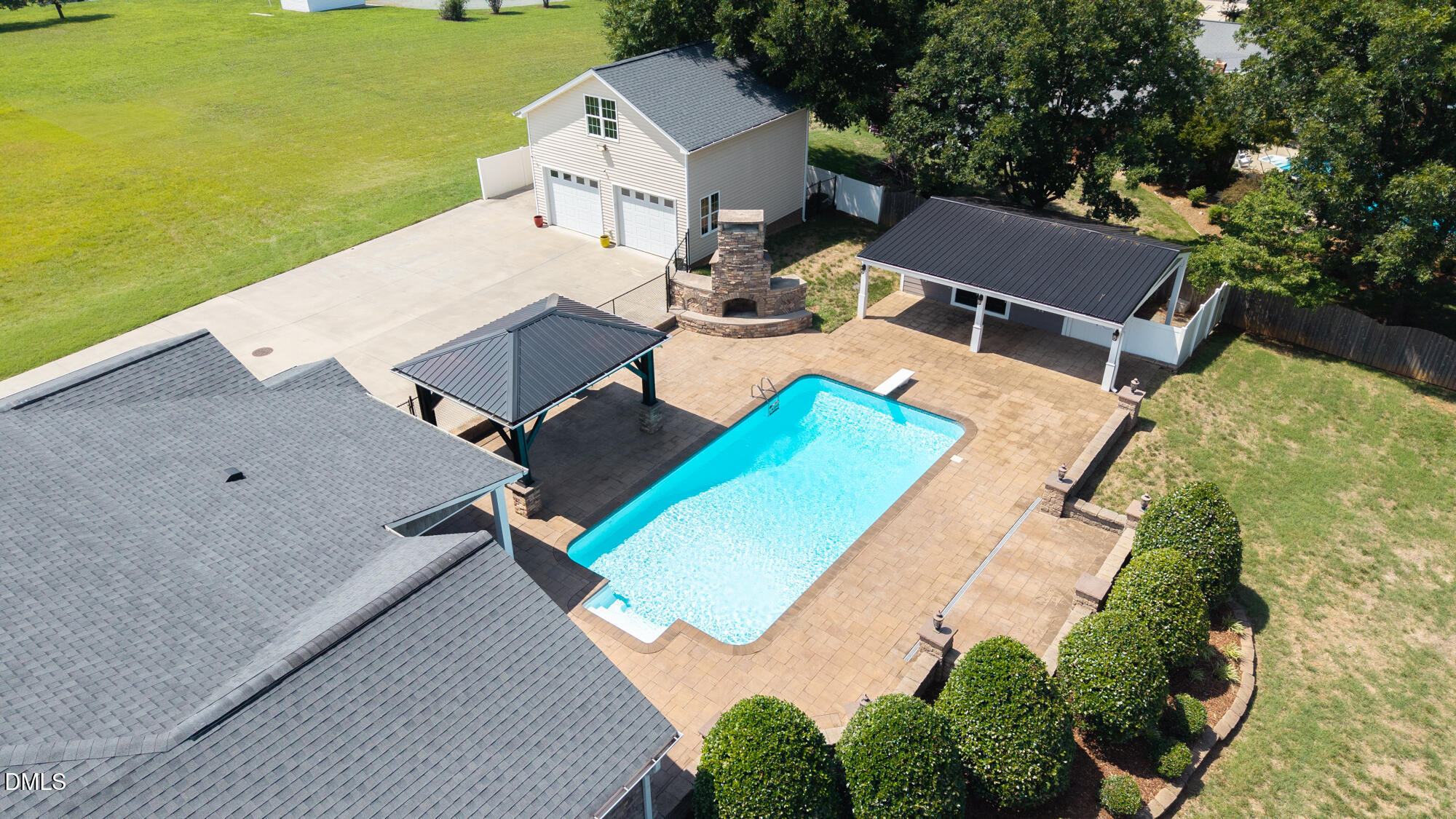 main property photo 50