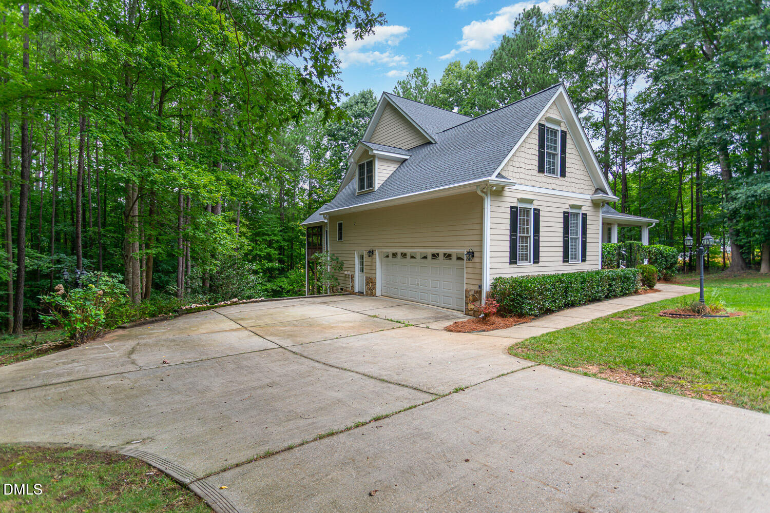 main property photo 28