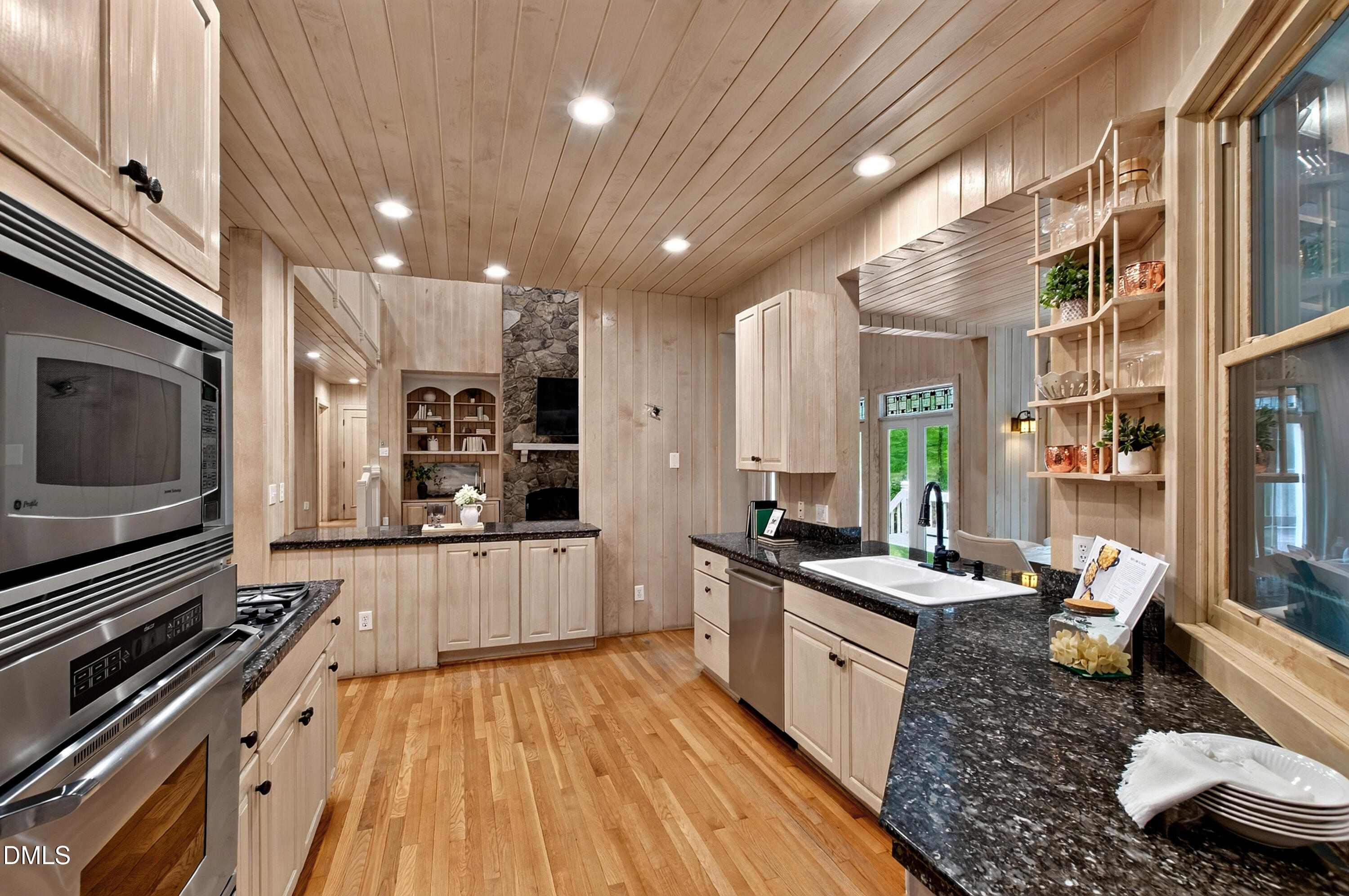 main property photo 17