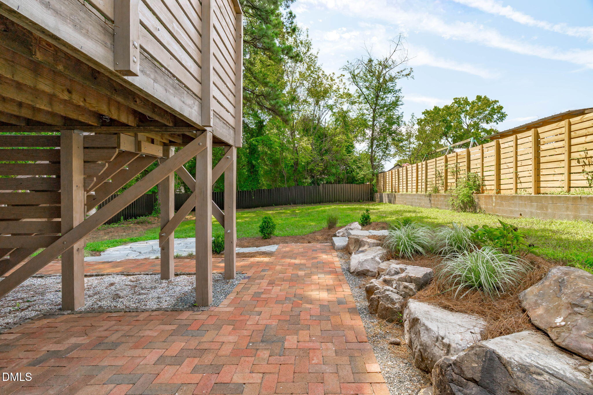 main property photo 30