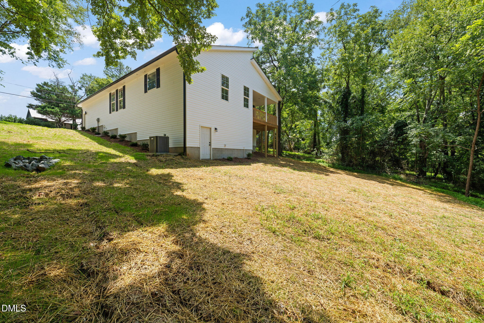 main property photo 40