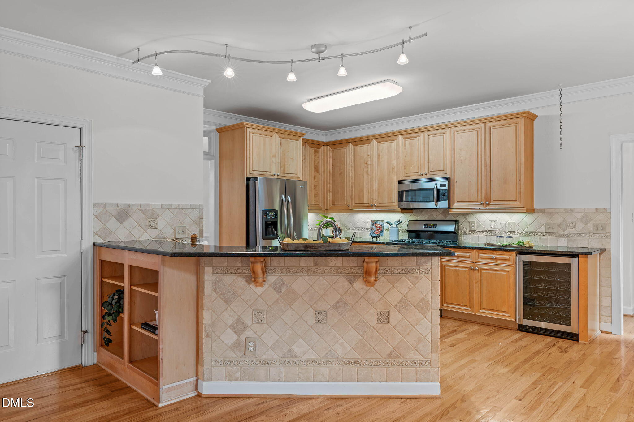 main property photo 17